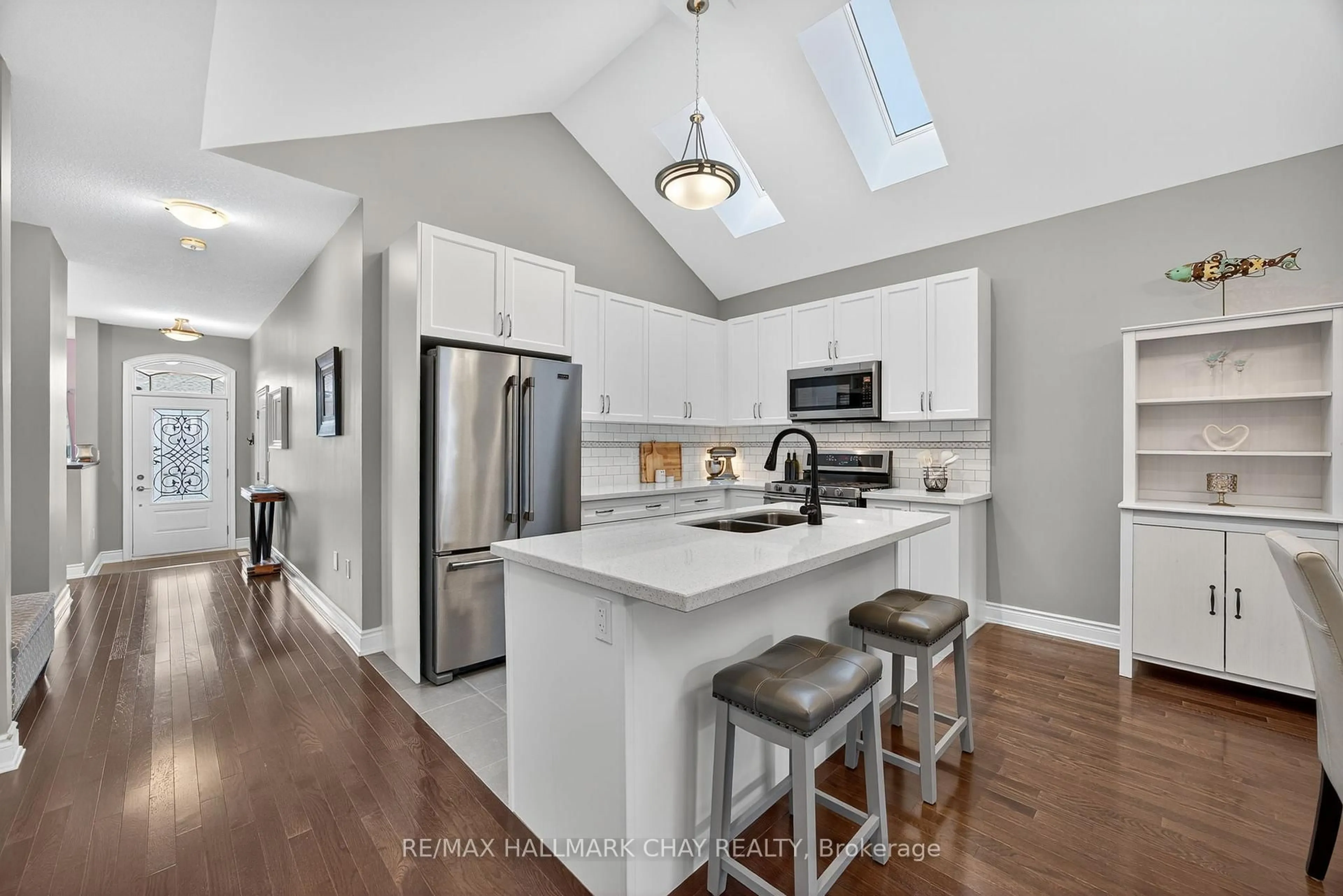 Open concept kitchen, unknown for 63 Summerhill Dr, New Tecumseth Ontario L9R 0S8