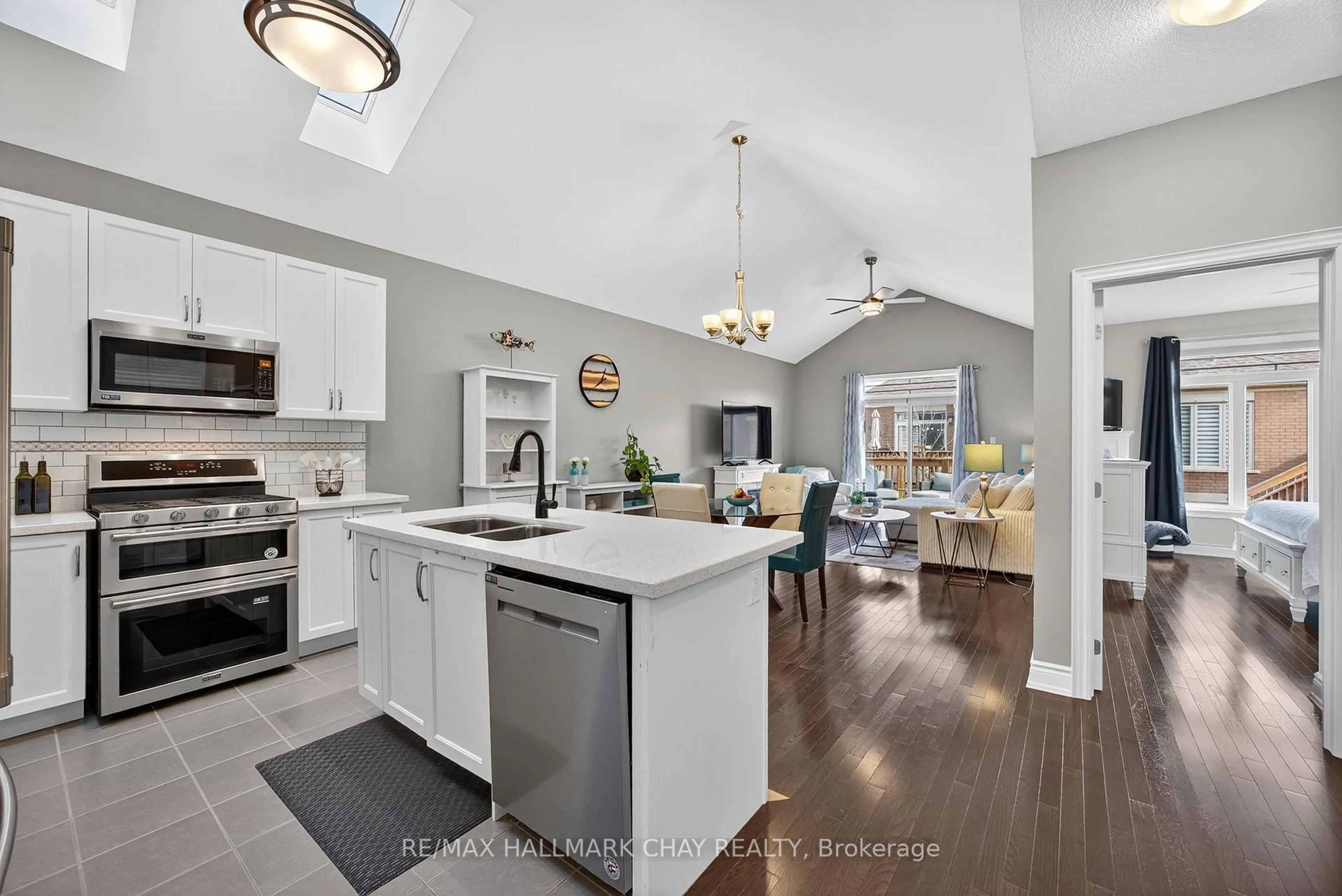 Open concept kitchen, unknown for 63 Summerhill Dr, New Tecumseth Ontario L9R 0S8