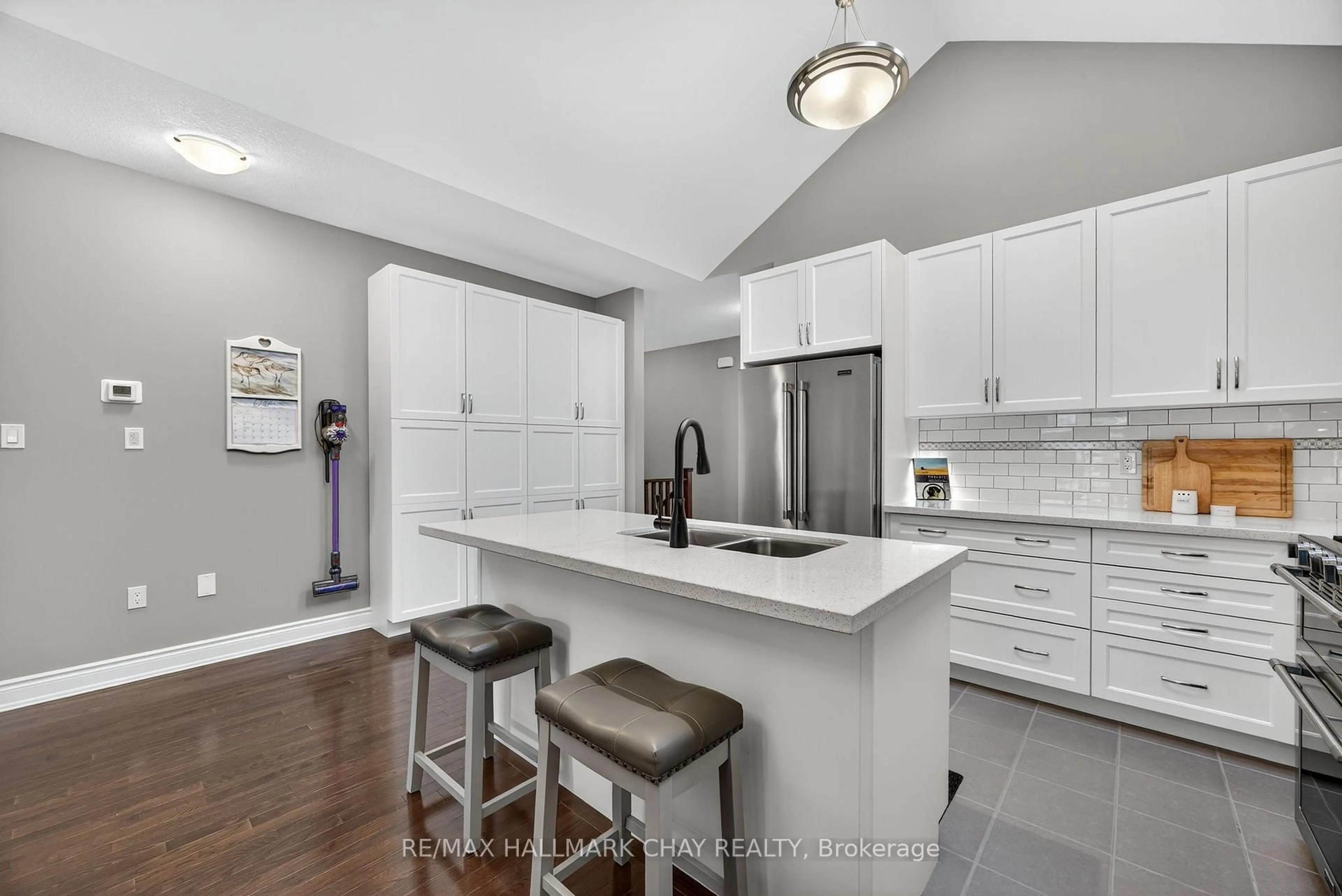 Open concept kitchen, ceramic/tile floor for 63 Summerhill Dr, New Tecumseth Ontario L9R 0S8