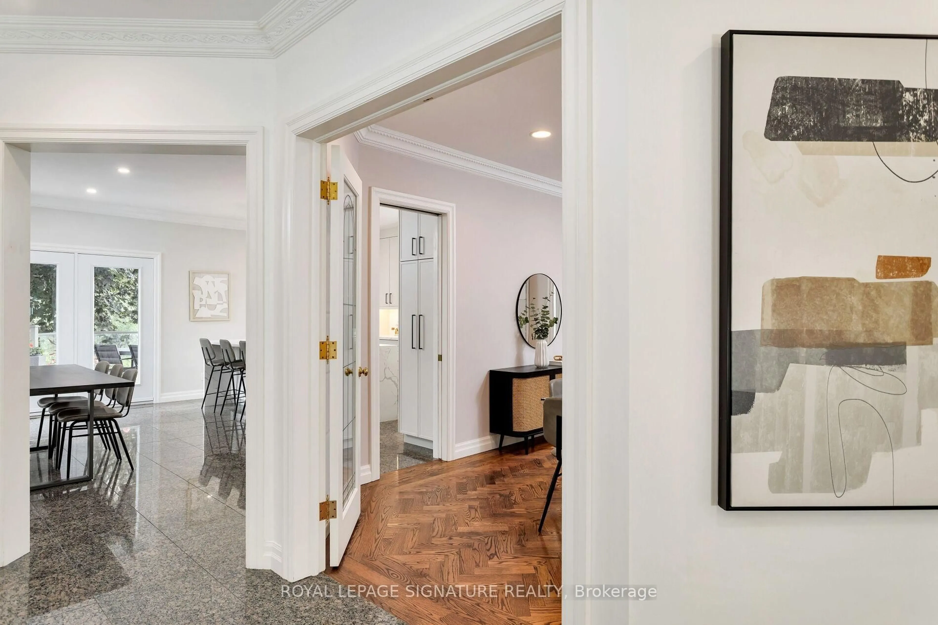 Indoor entryway for 31 Lawrie Rd, Vaughan Ontario L4J 3N6