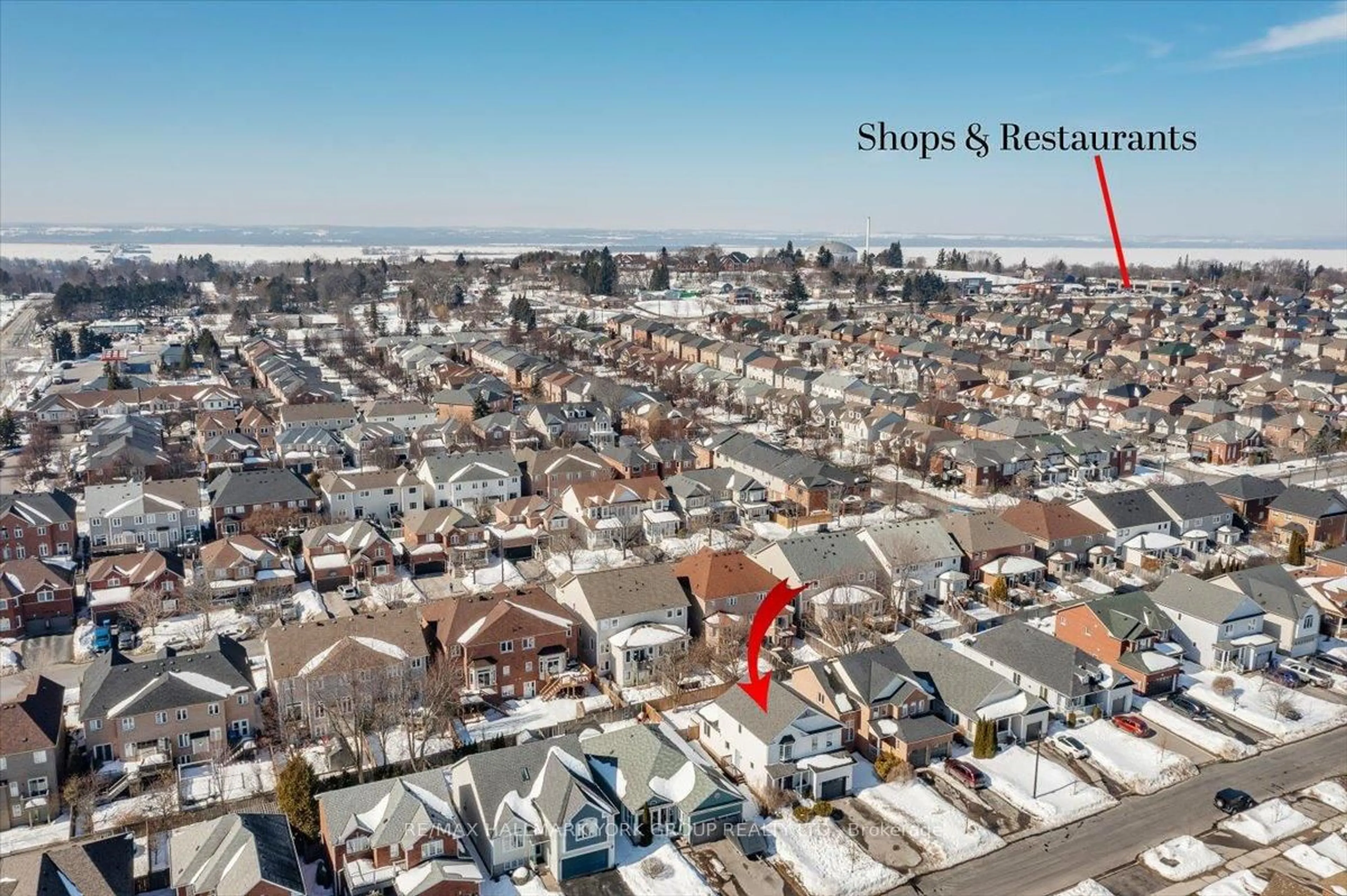 A pic from outside/outdoor area/front of a property/back of a property/a pic from drone, street for 19 Silverstone Cres, Georgina Ontario L4P 4A5