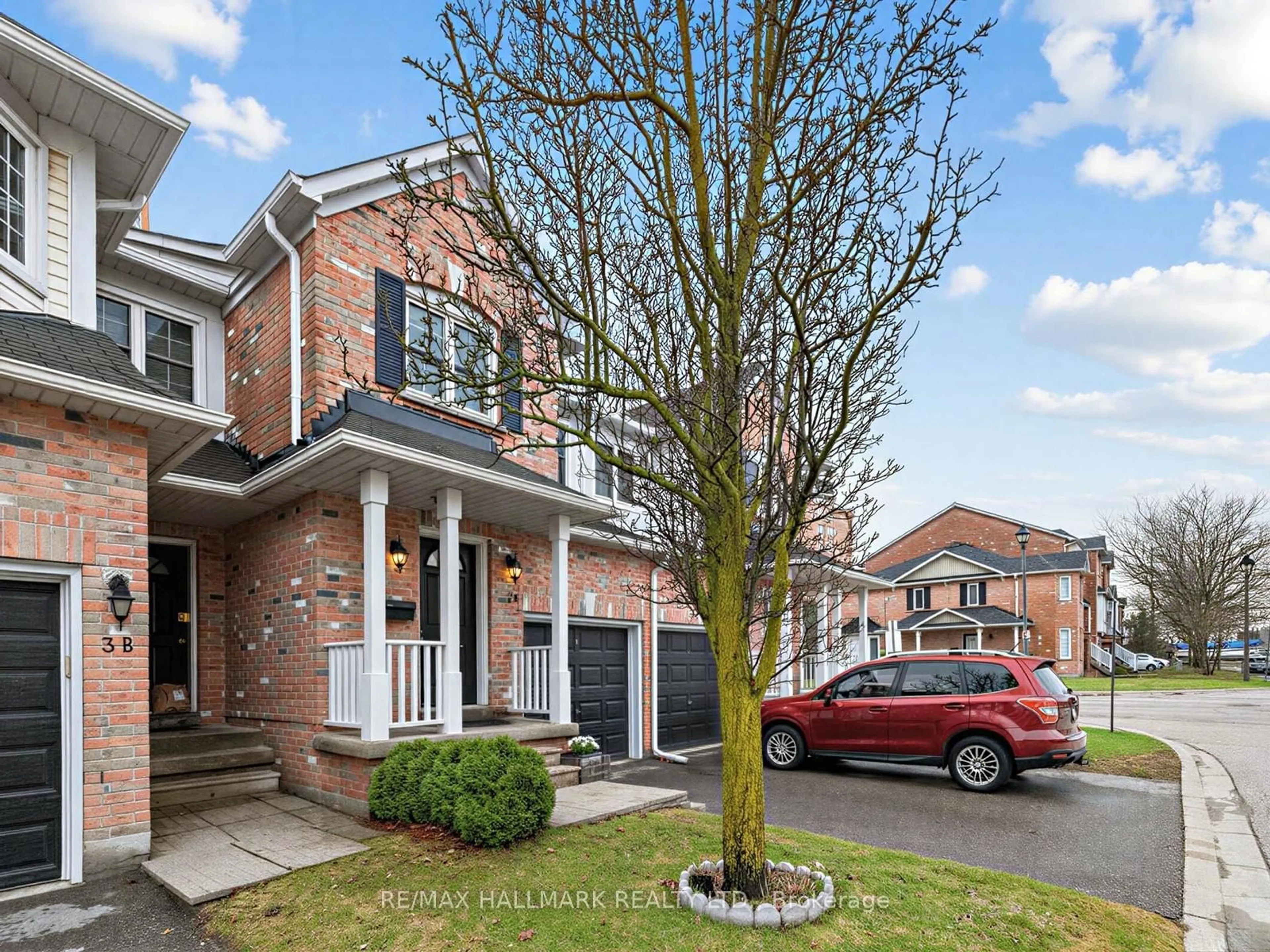 Home with brick exterior material, street for 51 Northern Heights Dr #2B, Richmond Hill Ontario L4B 4C9