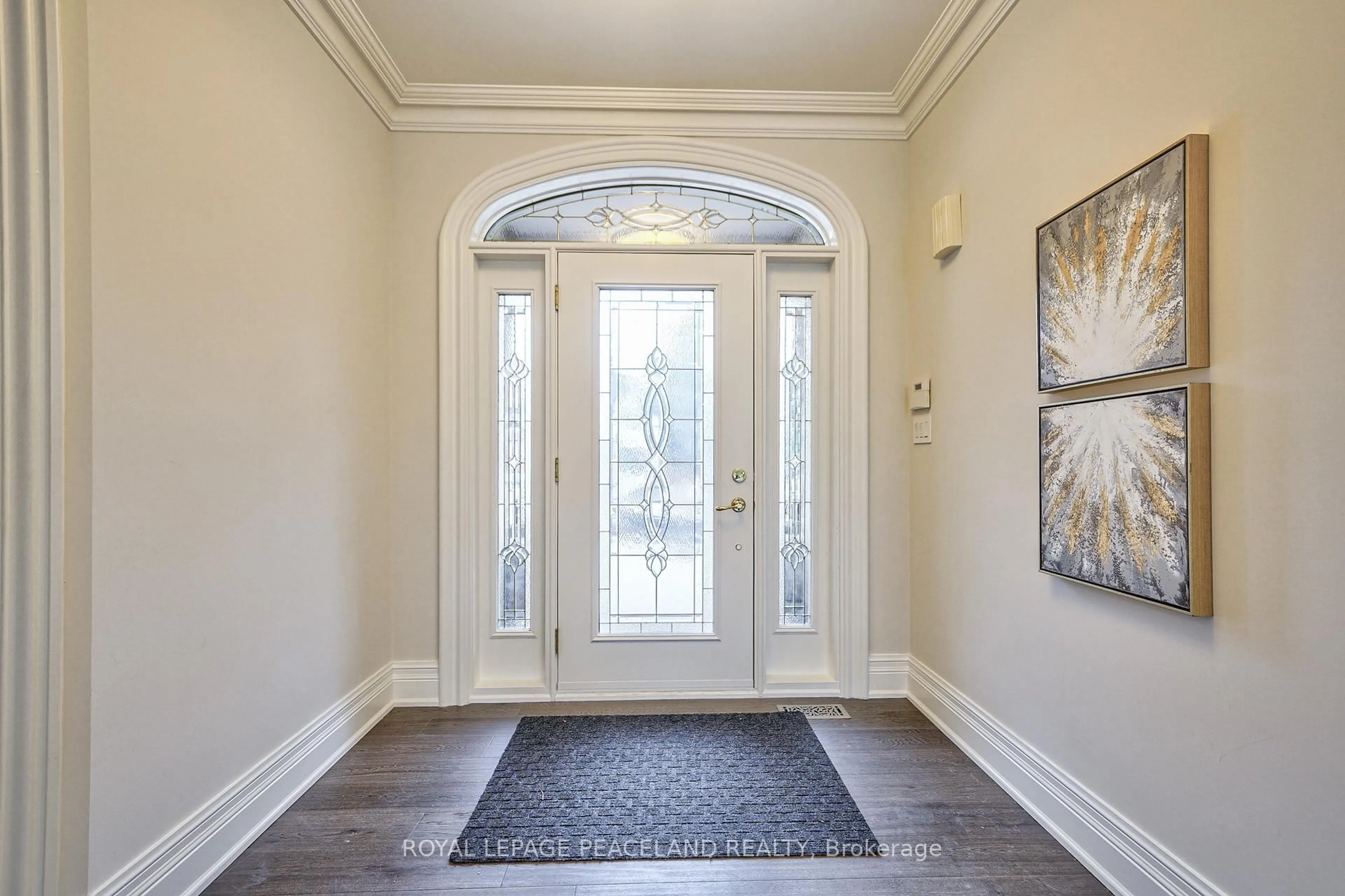 Indoor entryway for 3 River Bend Rd, Markham Ontario L3R 1K3