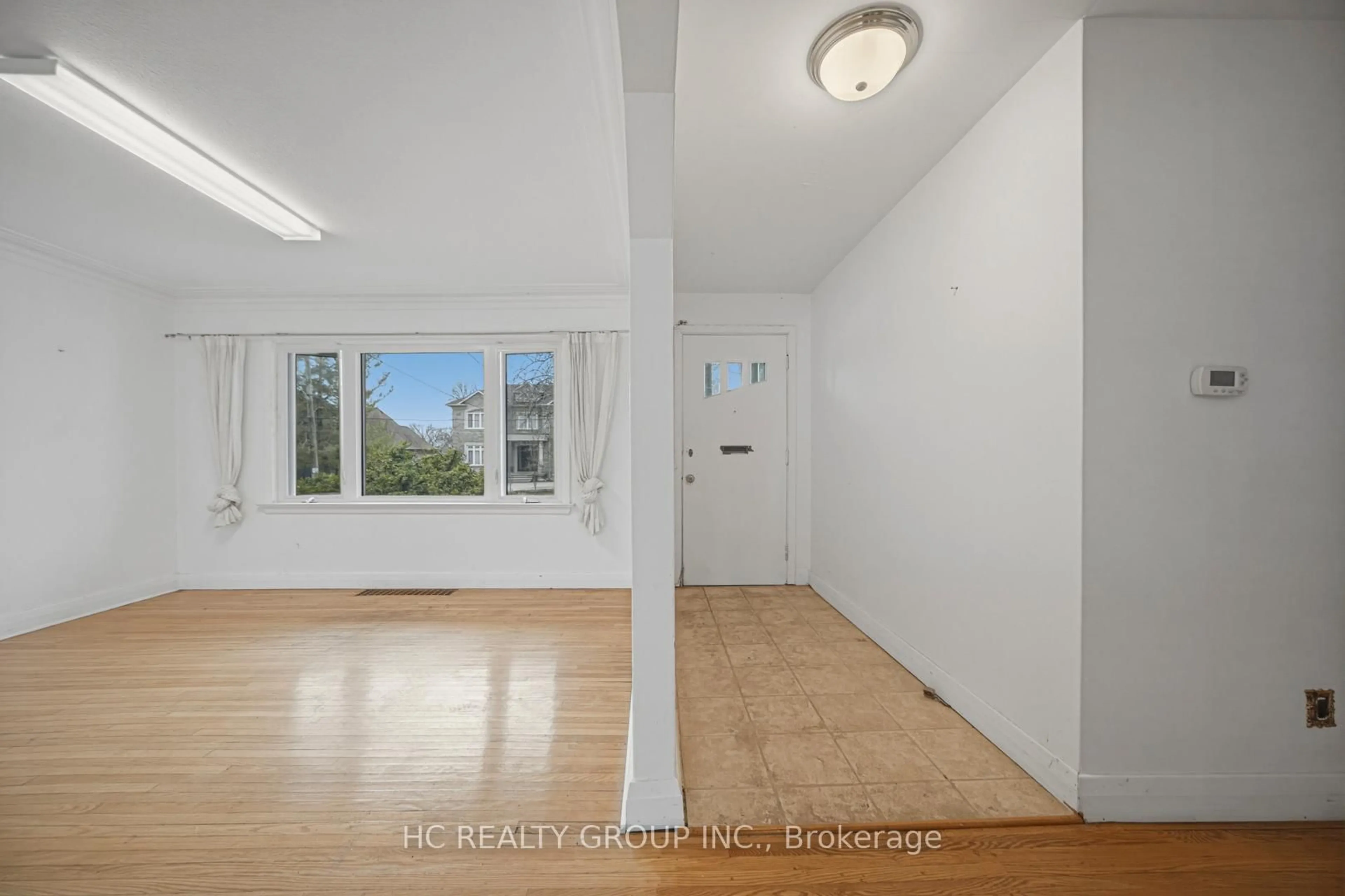 Indoor entryway for 5 Grandview Blvd, Markham Ontario L3P 1E9