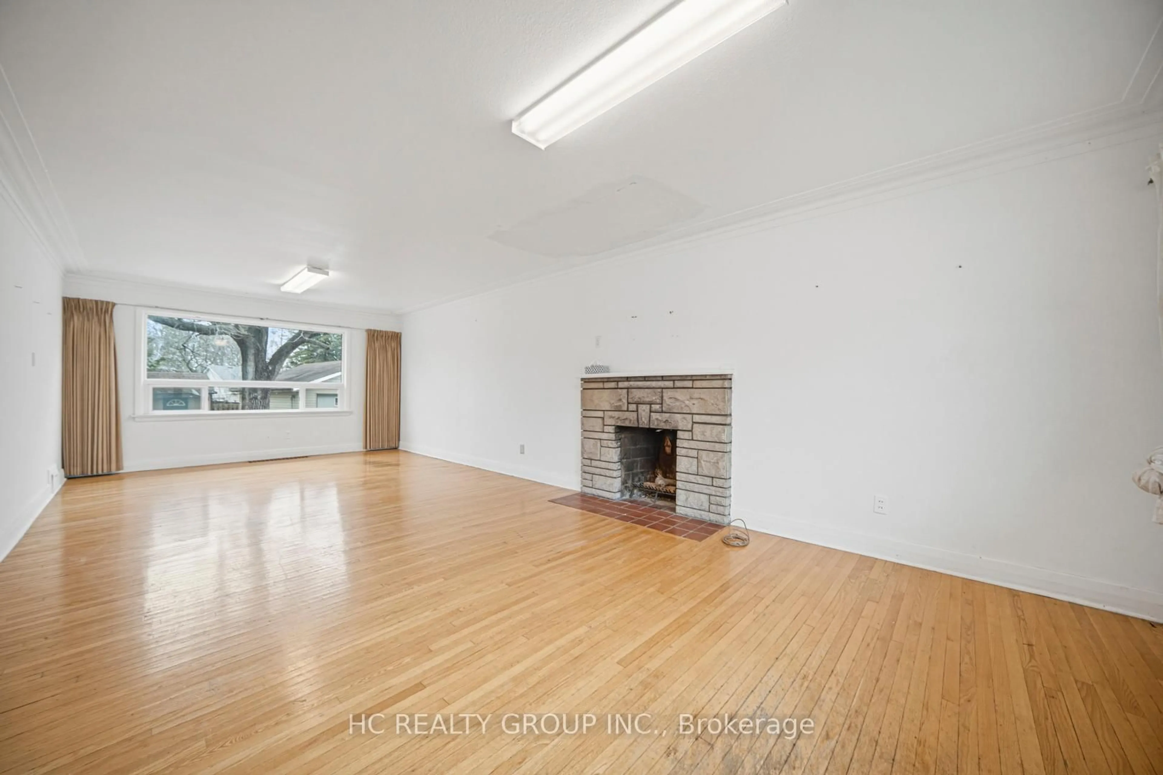 A pic of a room for 5 Grandview Blvd, Markham Ontario L3P 1E9