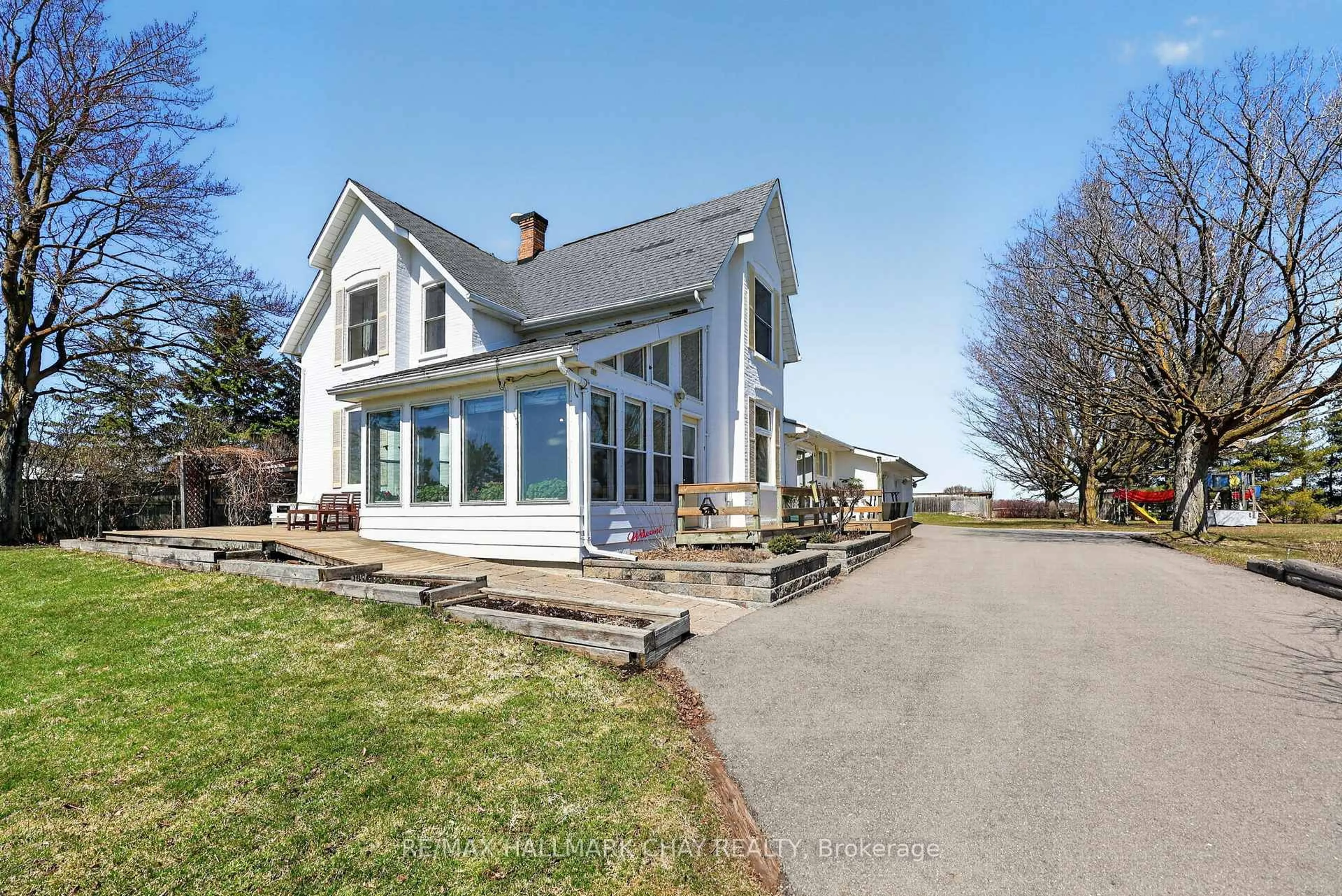 A pic from outside/outdoor area/front of a property/back of a property/a pic from drone, unknown for 7688 Sideroad 5, Adjala-Tosorontio Ontario L9R 1V3