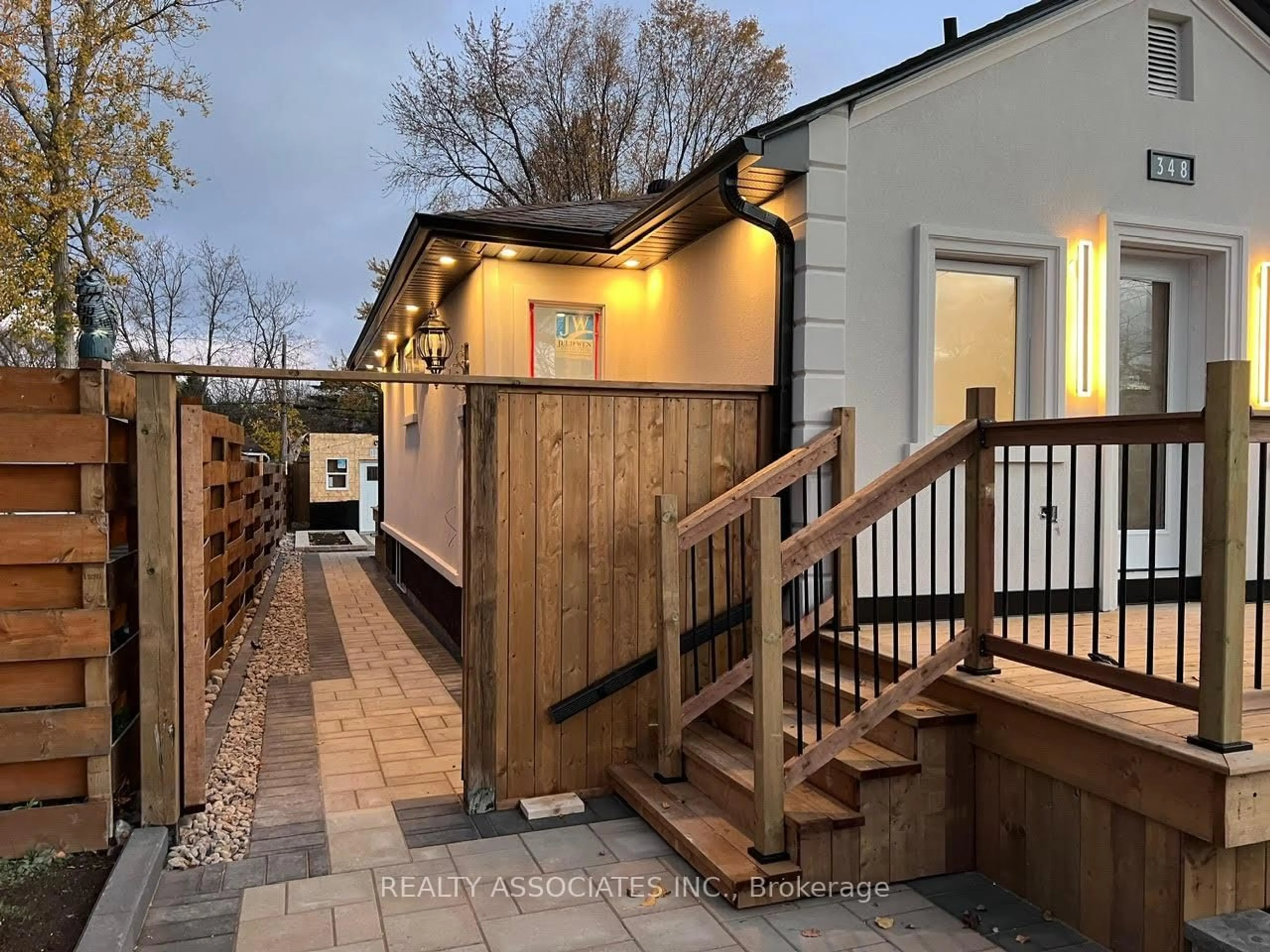 Patio, street for 348 Miami Dr, Georgina Ontario L4P 2Z7