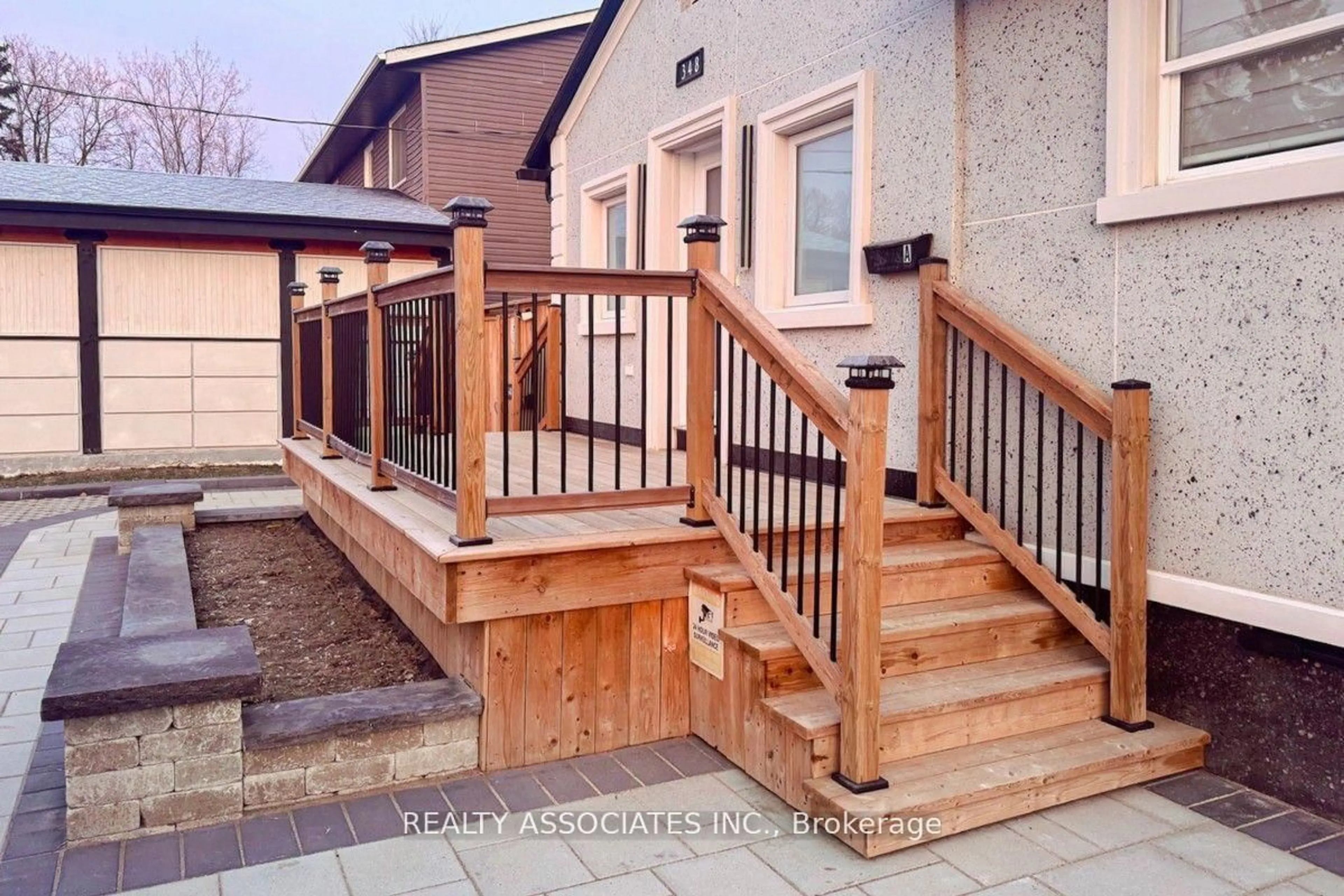 Patio, street for 348 Miami Dr, Georgina Ontario L4P 2Z7