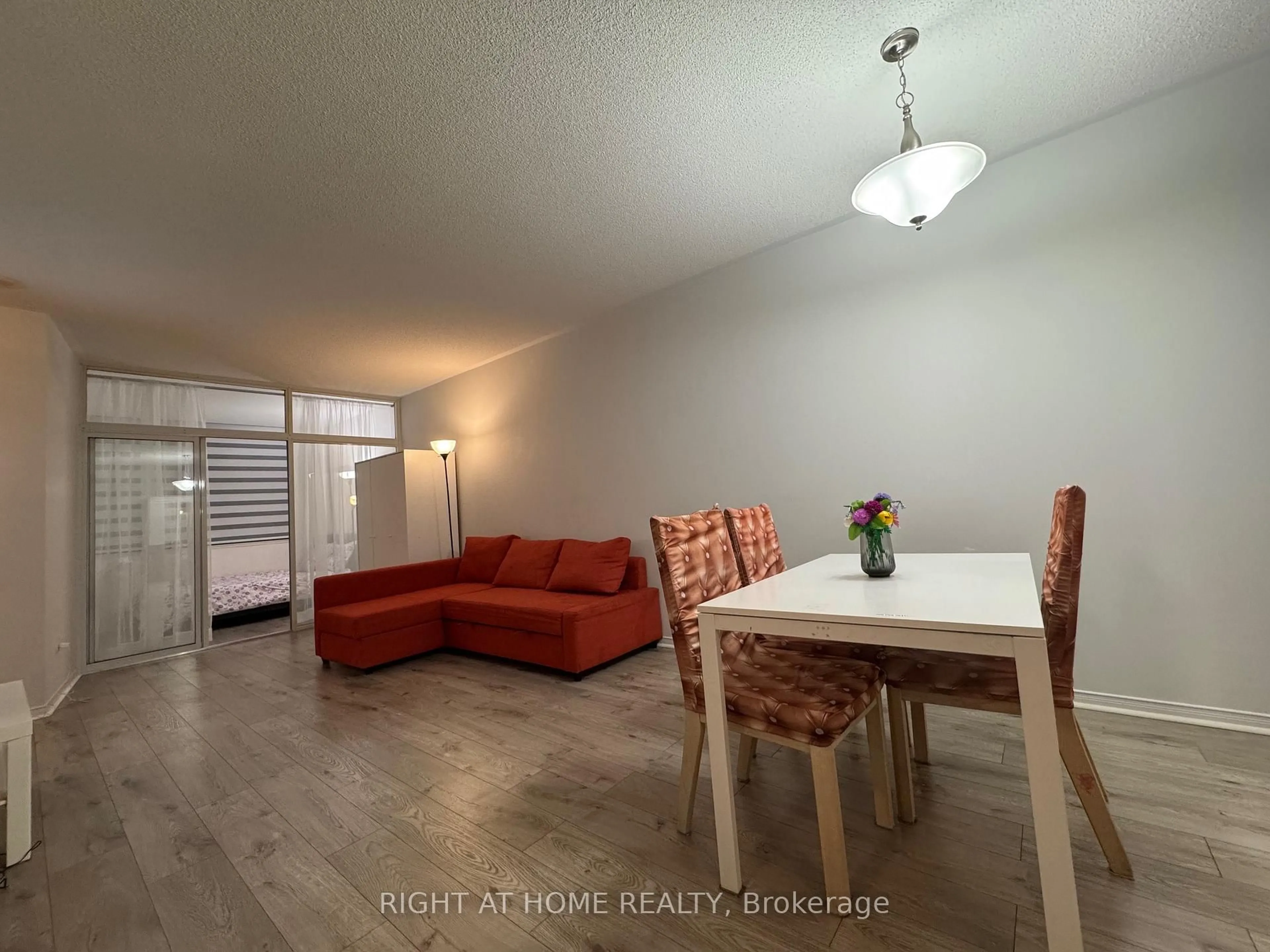 Unknown for 7378 Yonge St #212, Vaughan Ontario L4J 8J1