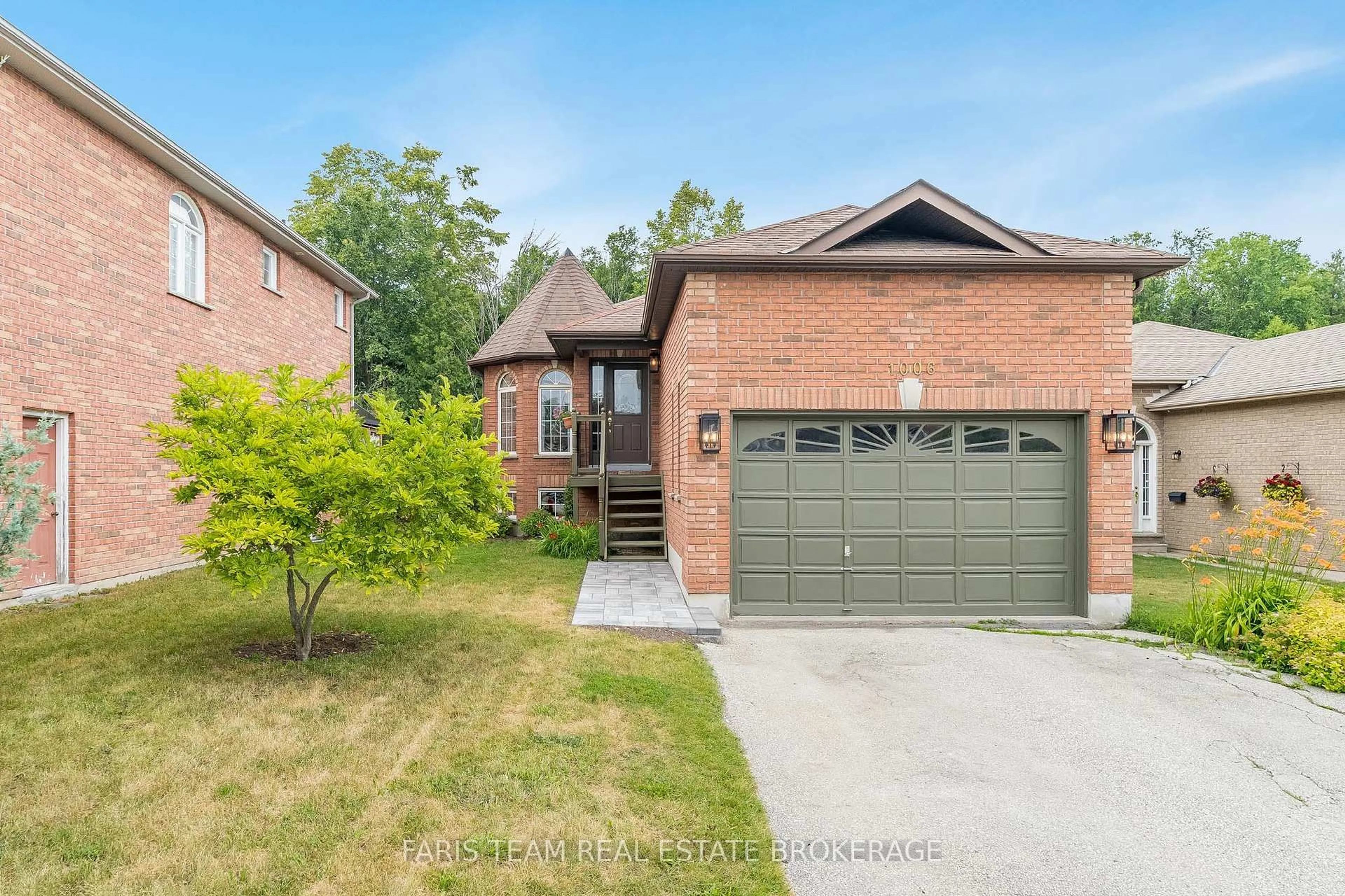 Home with brick exterior material, street for 1006 Leslie Dr, Innisfil Ontario L9S 2B2