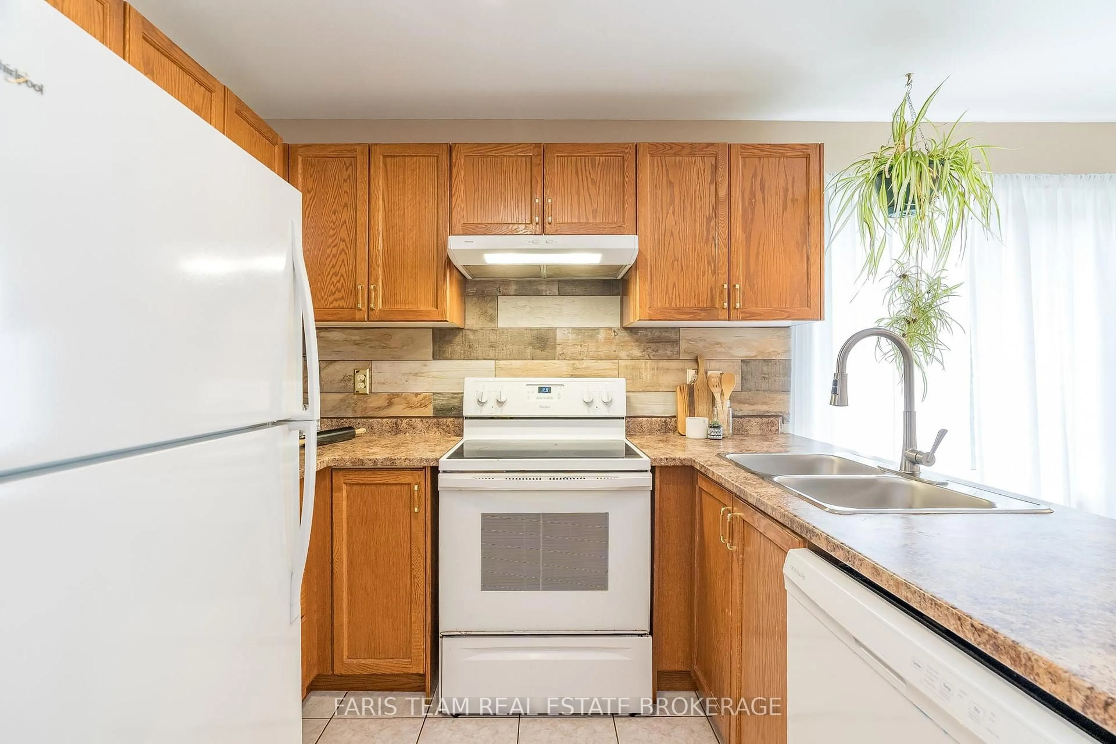 Standard kitchen, unknown for 1006 Leslie Dr, Innisfil Ontario L9S 2B2