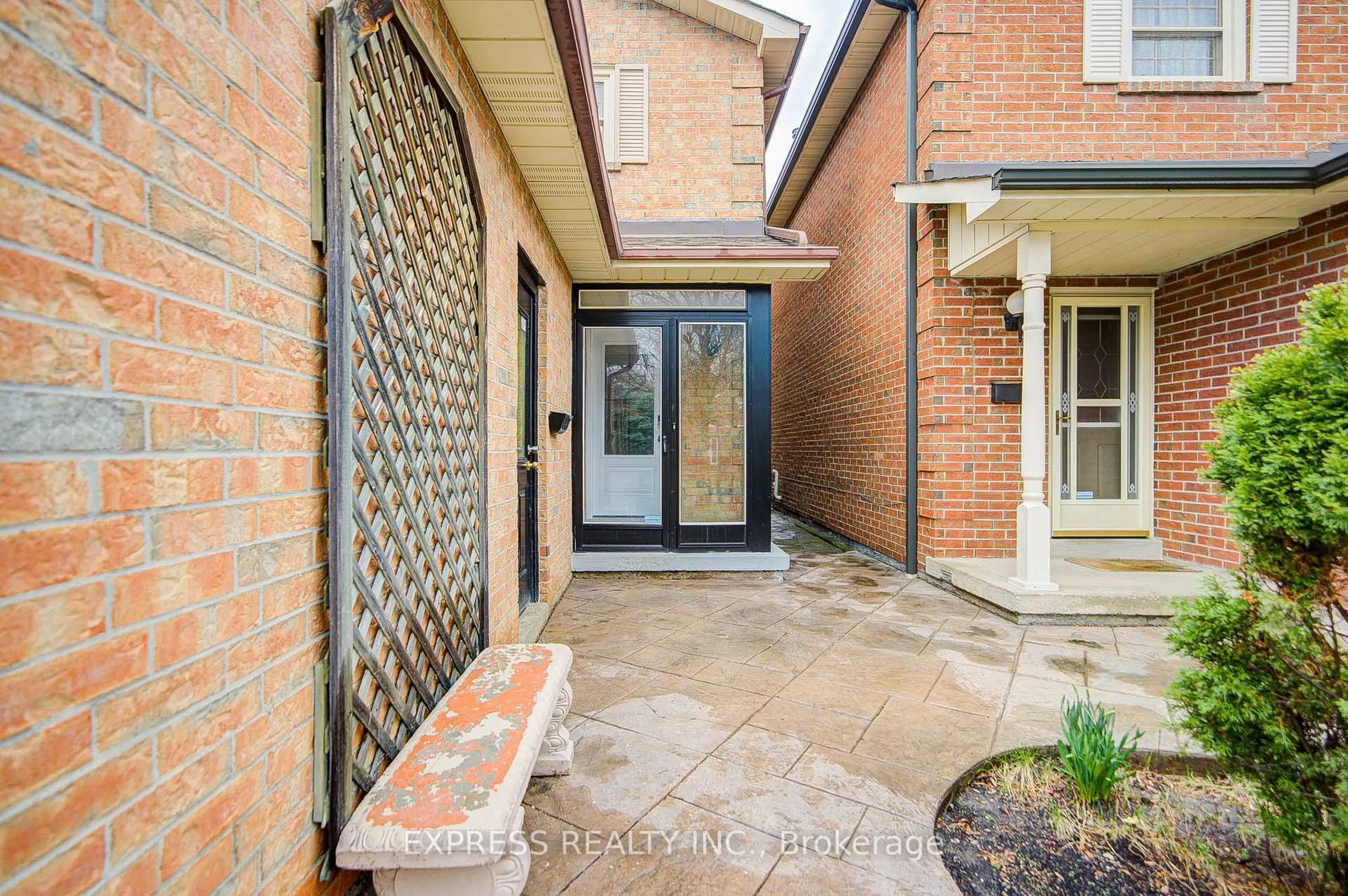 Home with brick exterior material, street for 61 Trothen Circ, Markham Ontario L3P 4H3