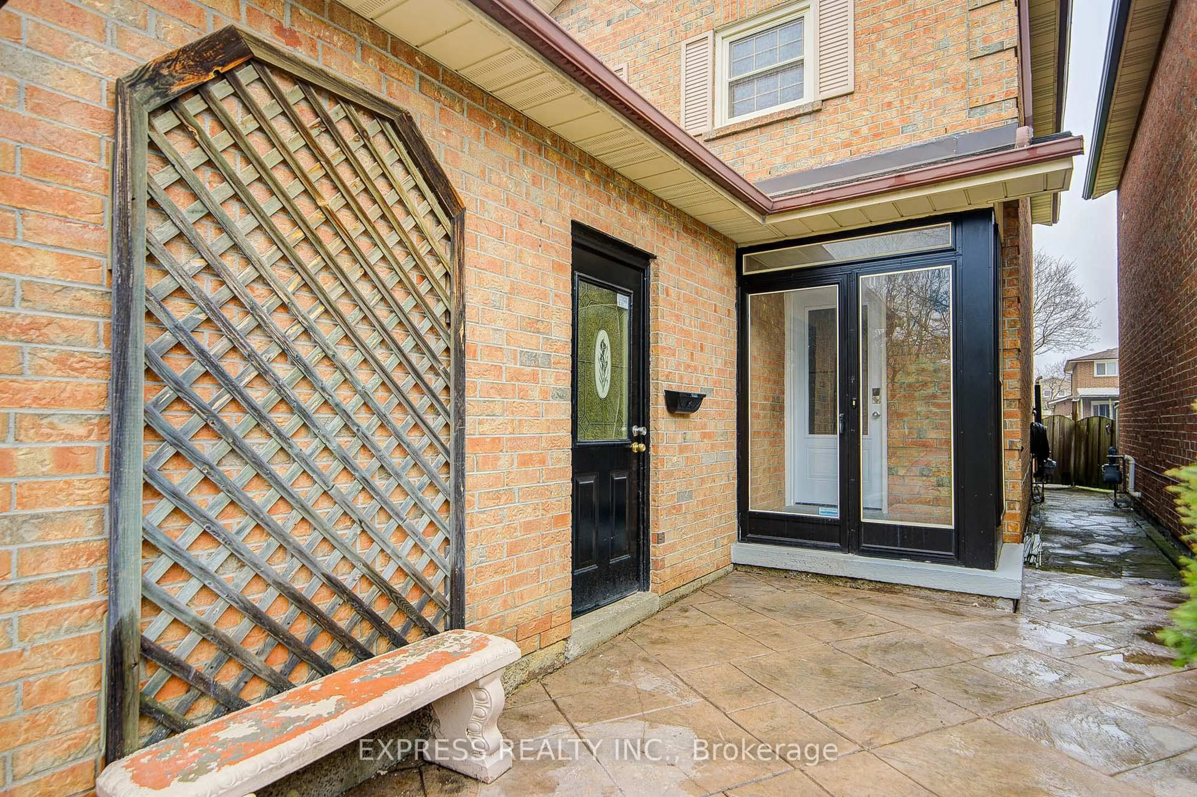 Indoor entryway for 61 Trothen Circ, Markham Ontario L3P 4H3