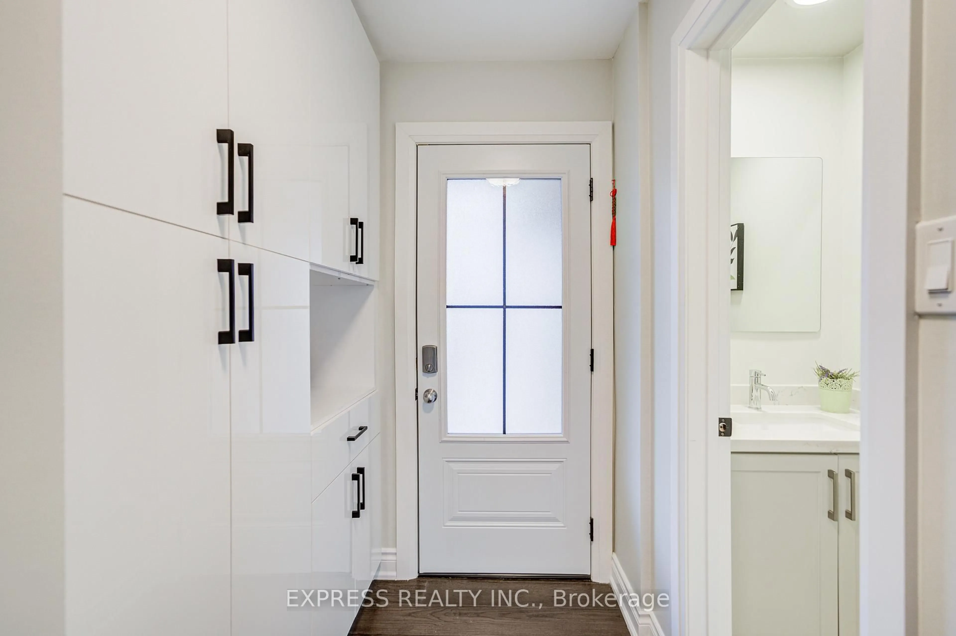 Indoor entryway for 61 Trothen Circ, Markham Ontario L3P 4H3