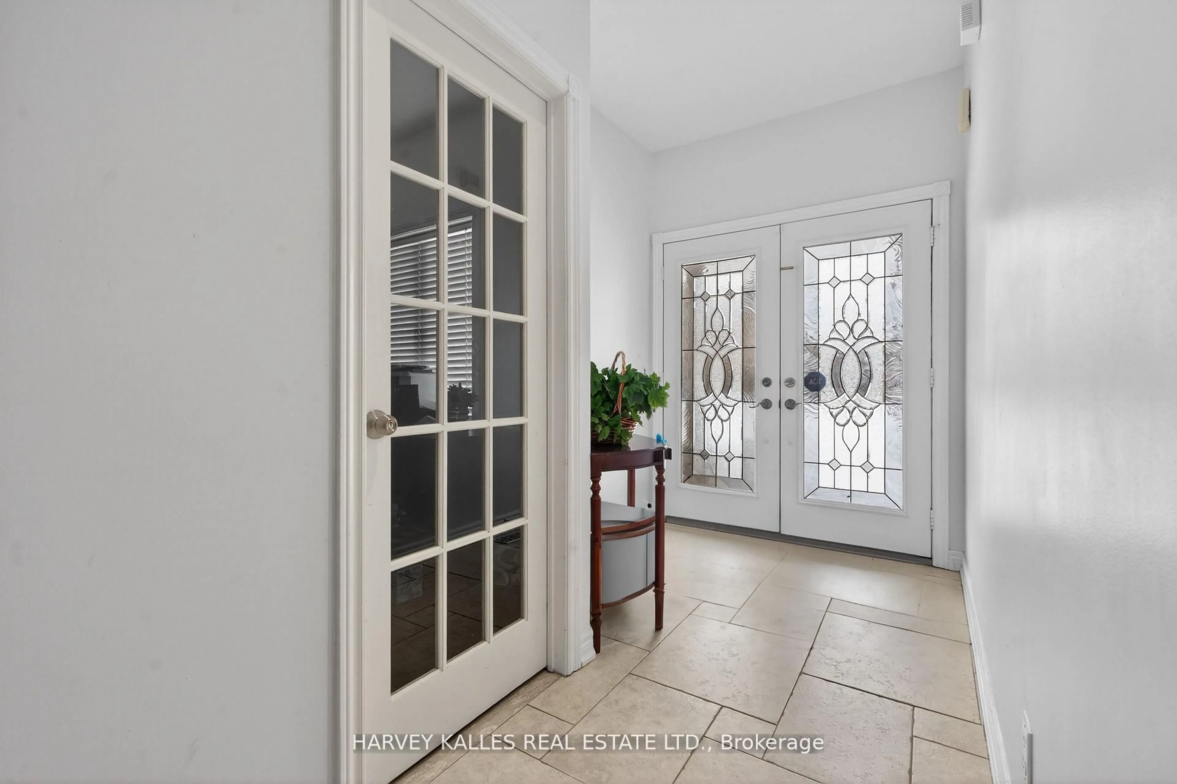 Indoor entryway for 60 Wolfson Cres, Richmond Hill Ontario L4E 4P1