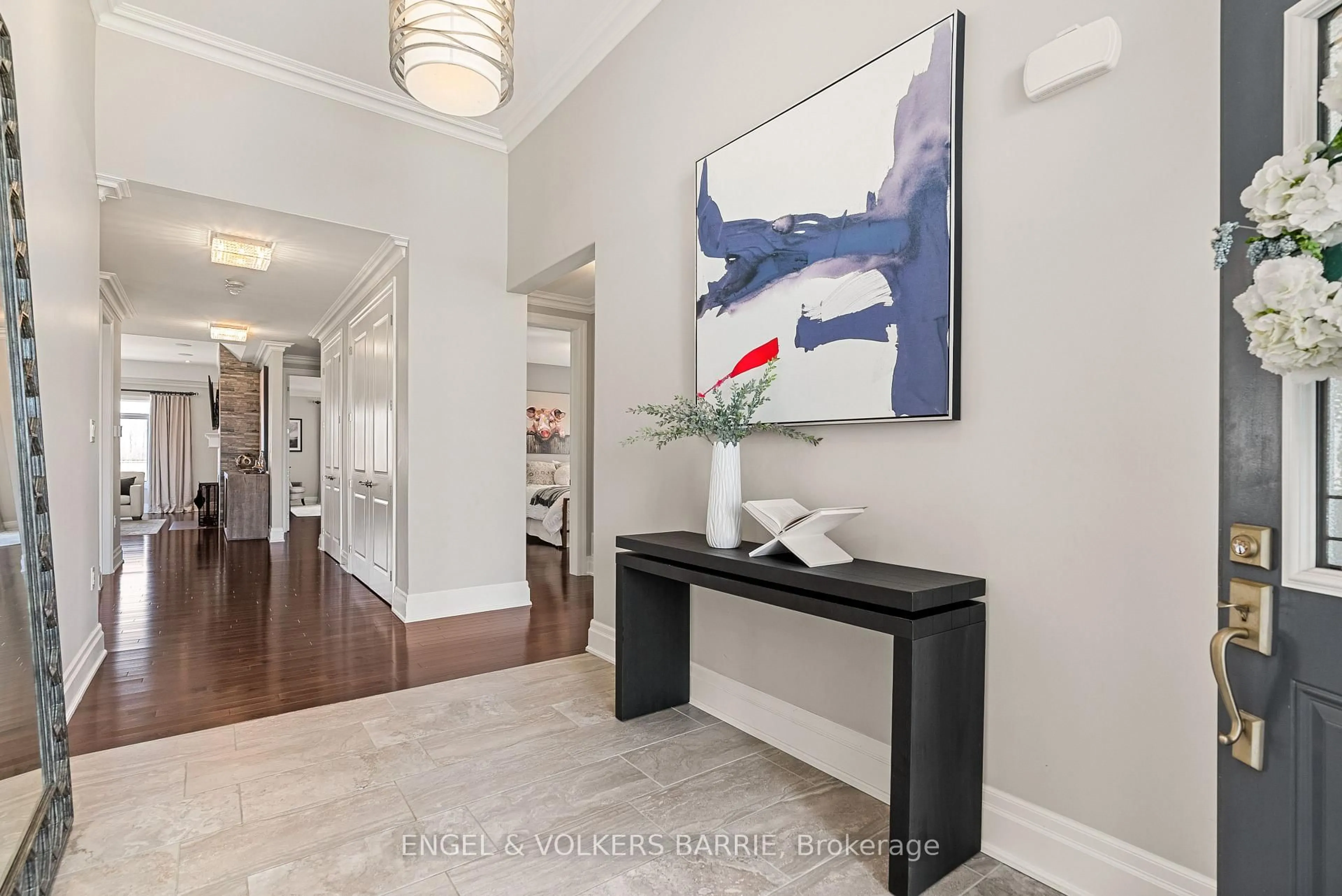 Indoor entryway for 327 Sunnybrae Ave, Innisfil Ontario L9S 0K9