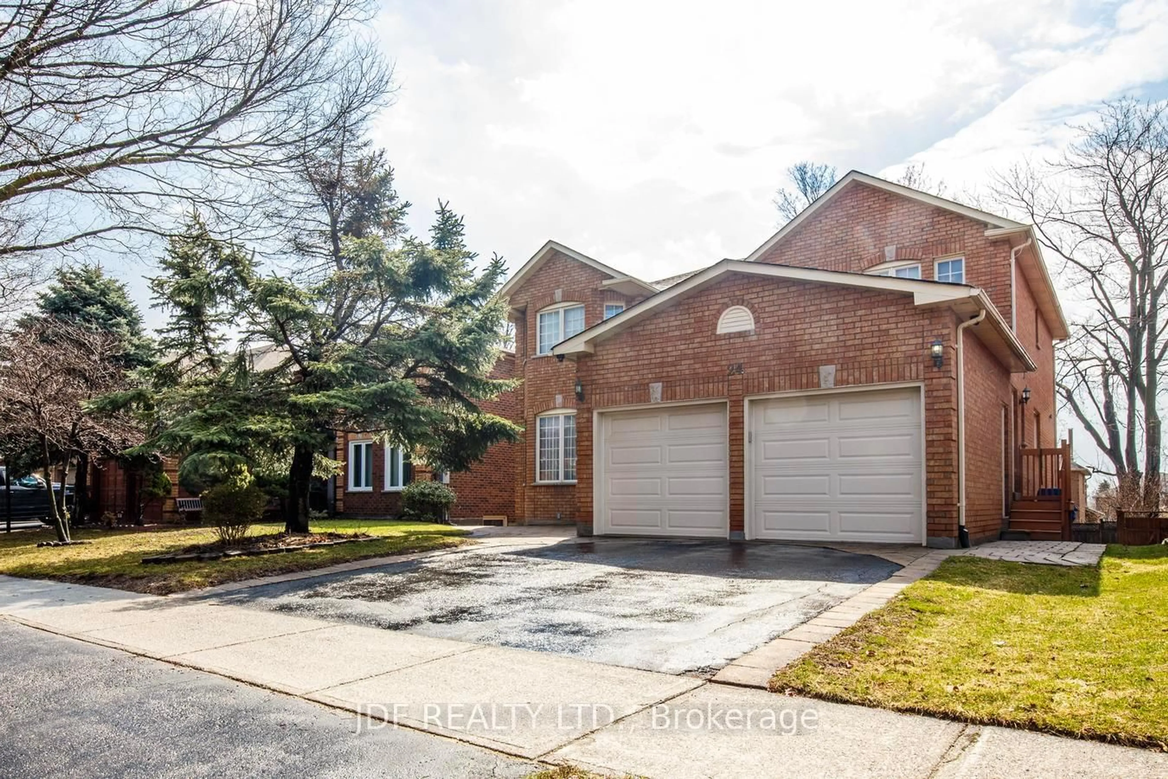Home with brick exterior material, street for 24 Whalen Crt, Richmond Hill Ontario L4C 9T4
