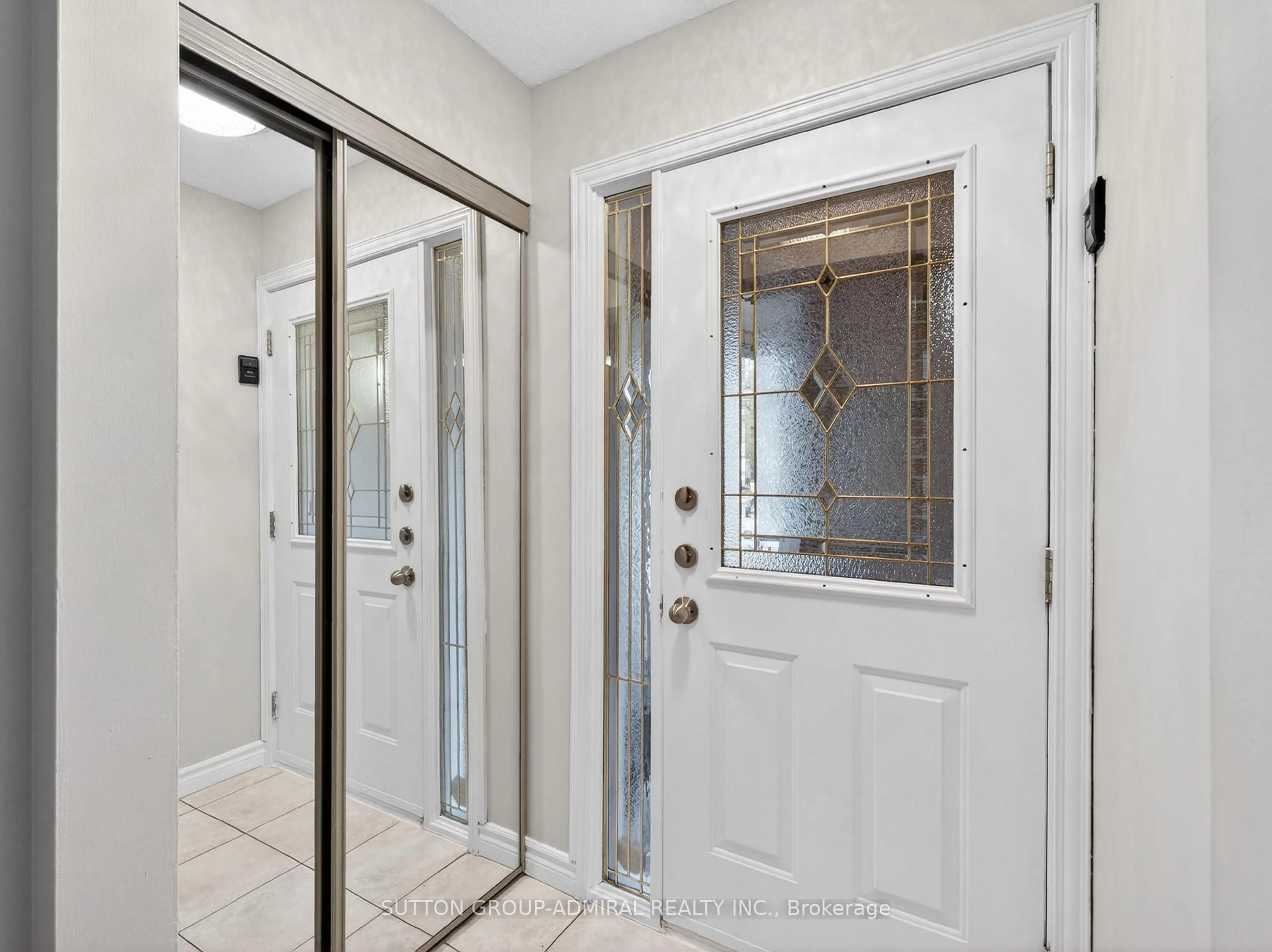Indoor entryway for 116 Patrice Cres, Vaughan Ontario L4J 4Z3