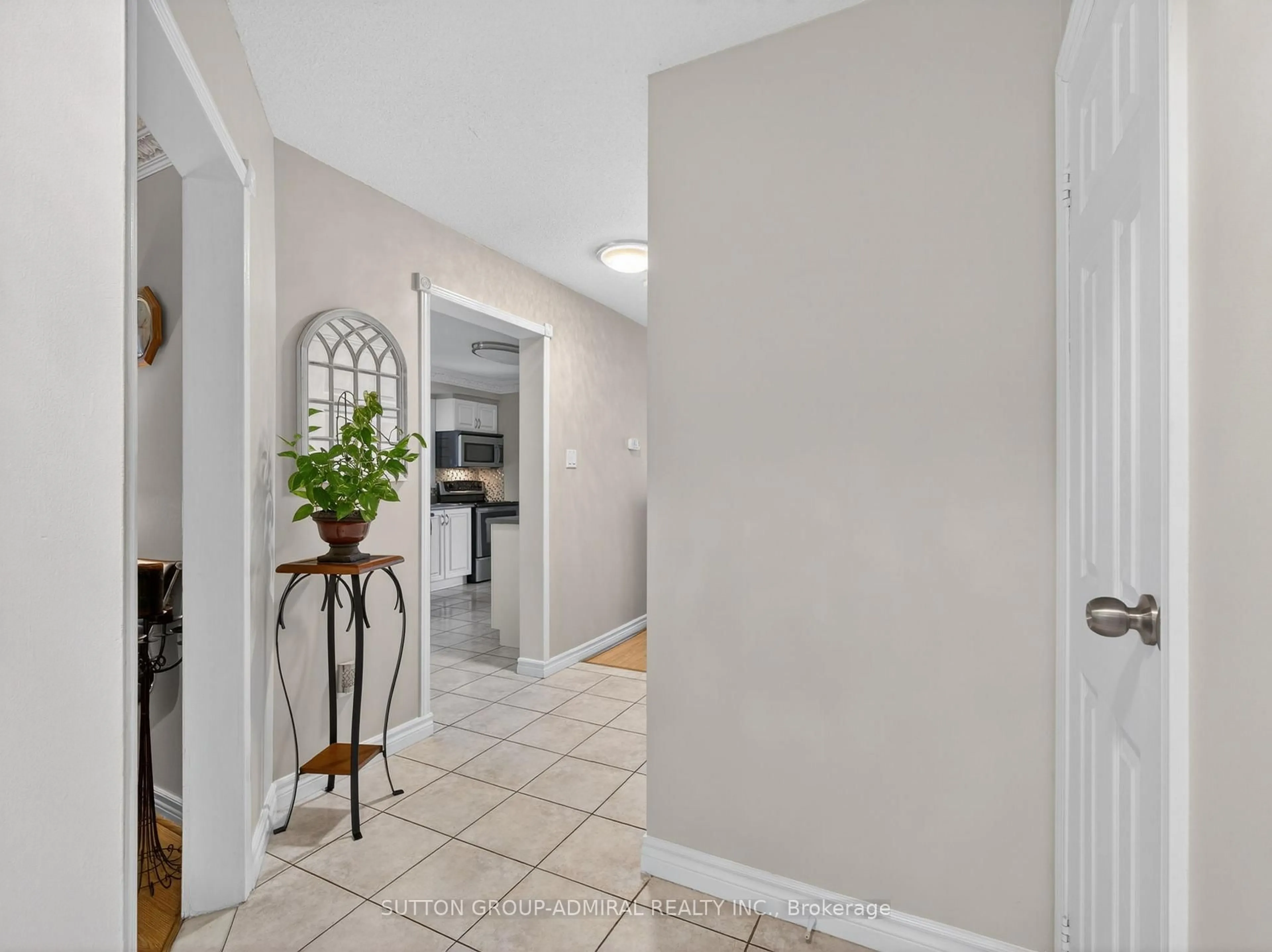 Indoor entryway for 116 Patrice Cres, Vaughan Ontario L4J 4Z3