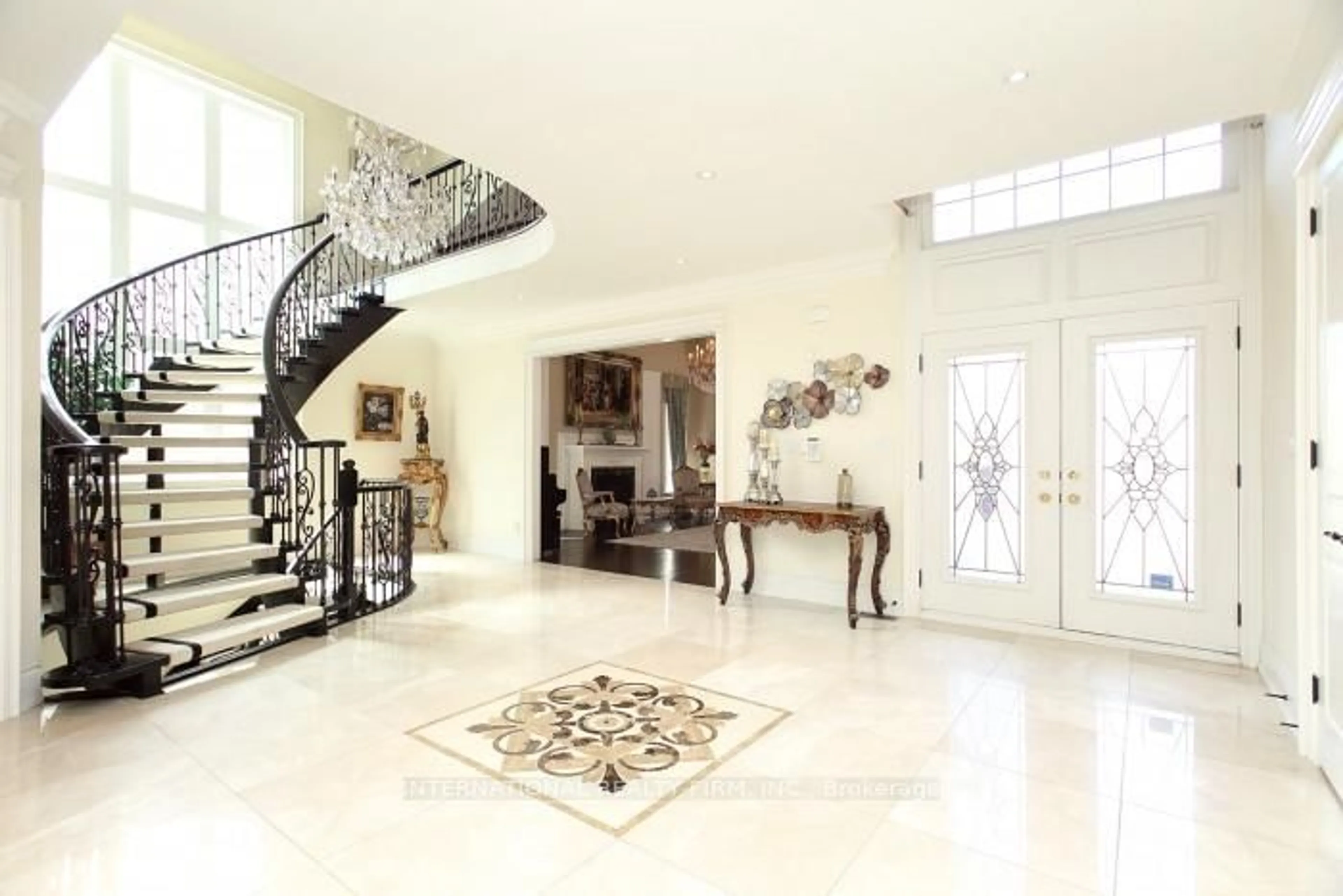 Indoor foyer for 7 Elderwood Dr, Richmond Hill Ontario L4B 2X3