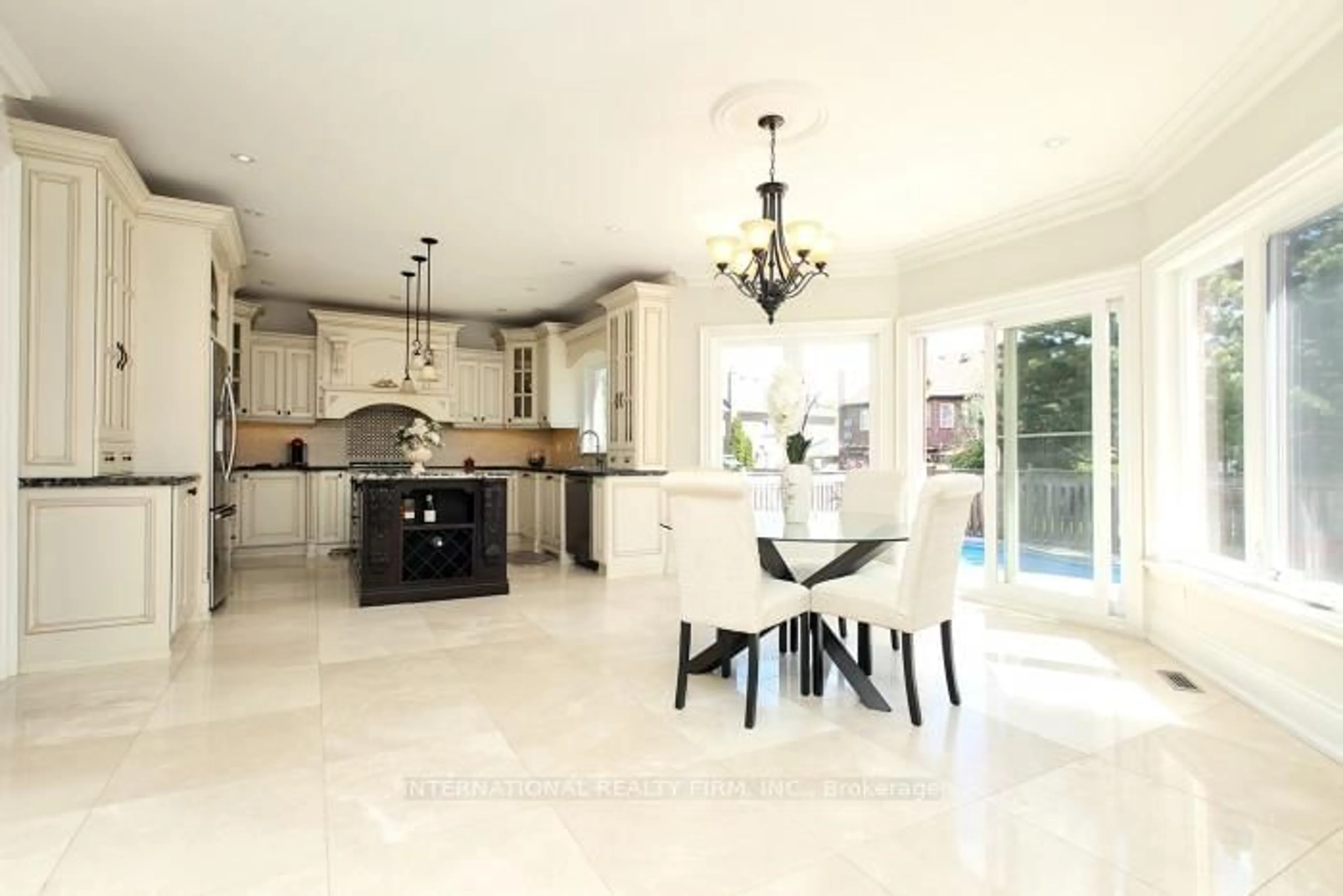 Contemporary kitchen, ceramic/tile floor for 7 Elderwood Dr, Richmond Hill Ontario L4B 2X3