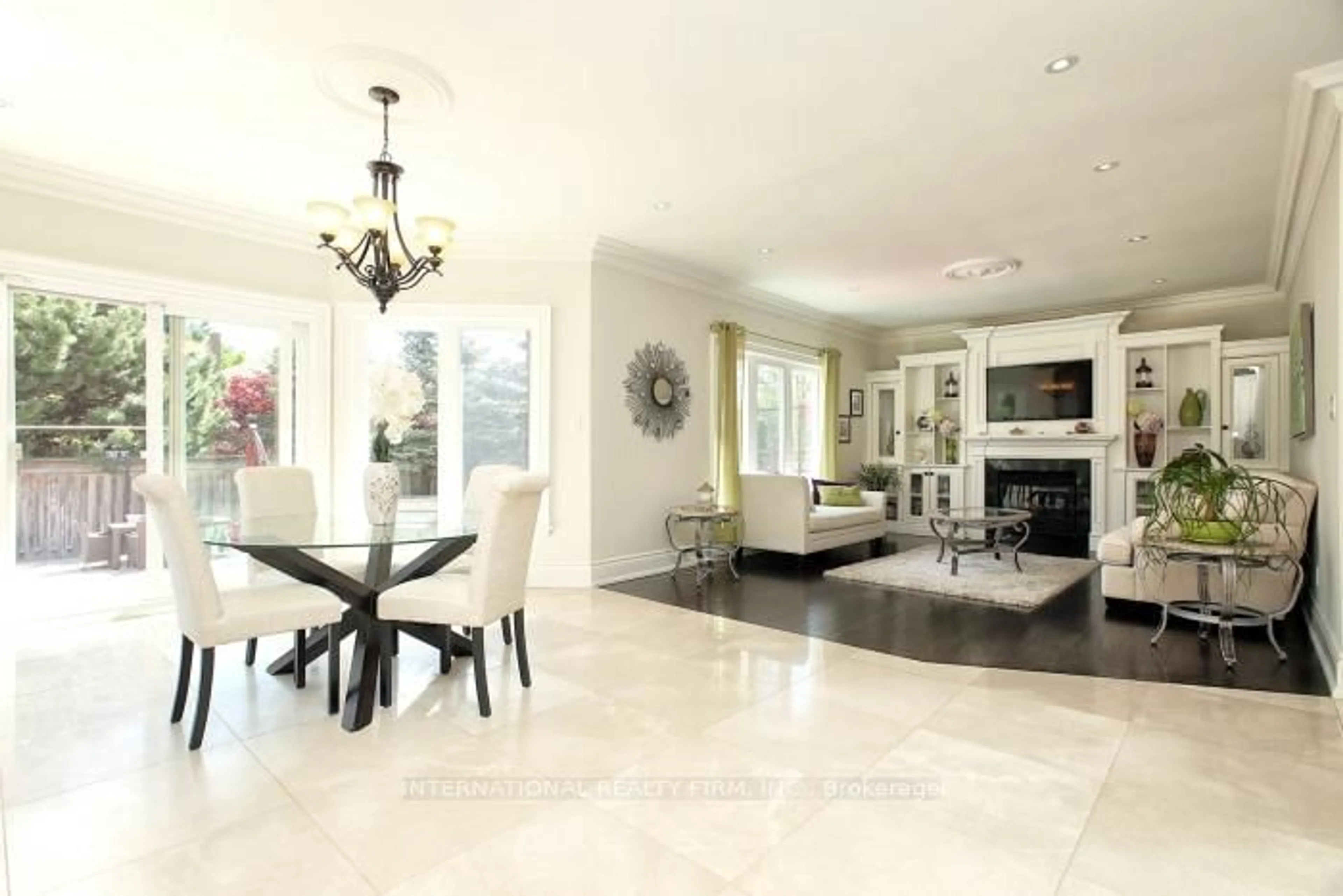 Dining room, ceramic/tile floor for 7 Elderwood Dr, Richmond Hill Ontario L4B 2X3