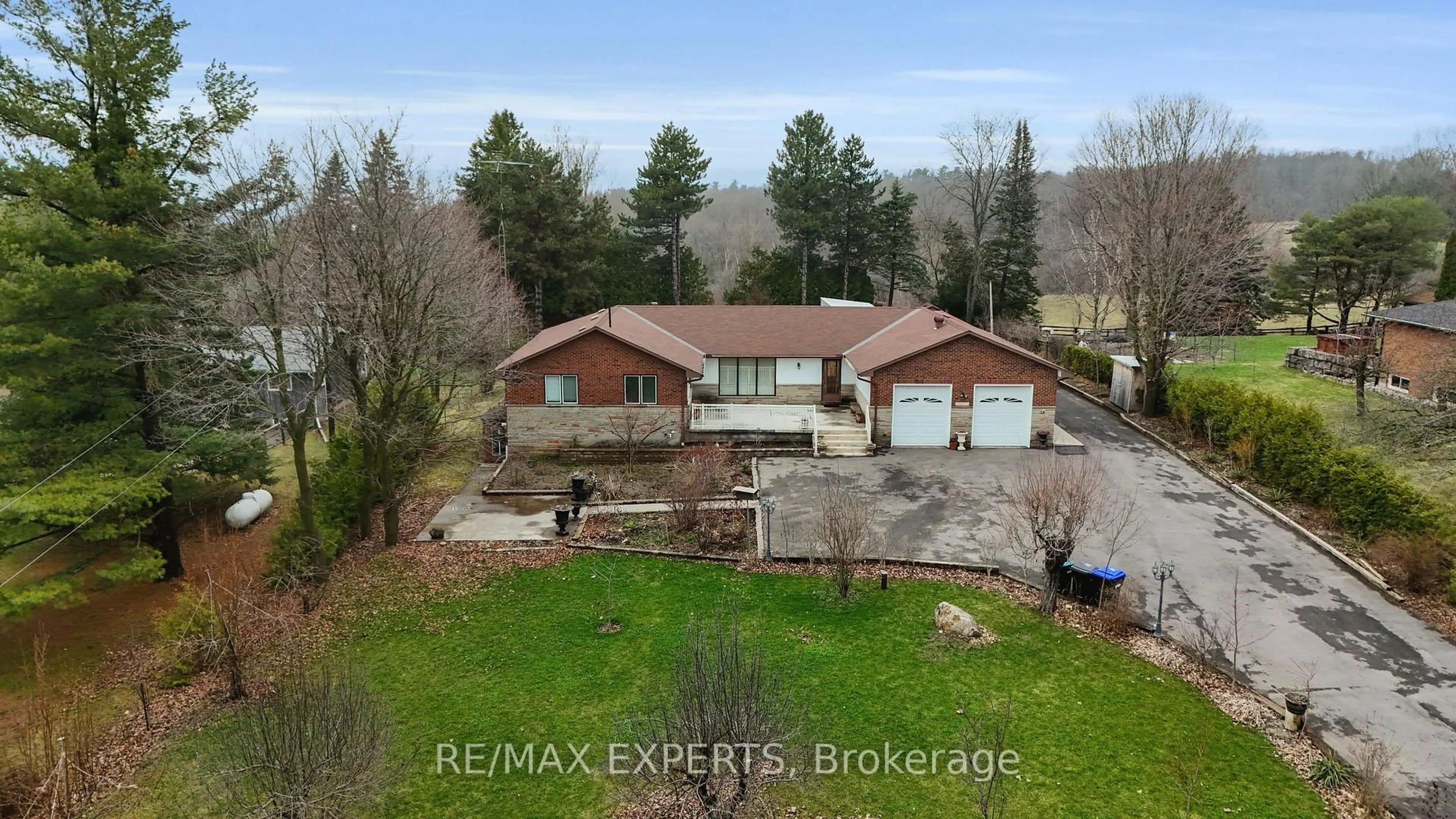 A pic from outside/outdoor area/front of a property/back of a property/a pic from drone, water/lake/river/ocean view for 6242 6th Line, New Tecumseth Ontario L0G 1W0
