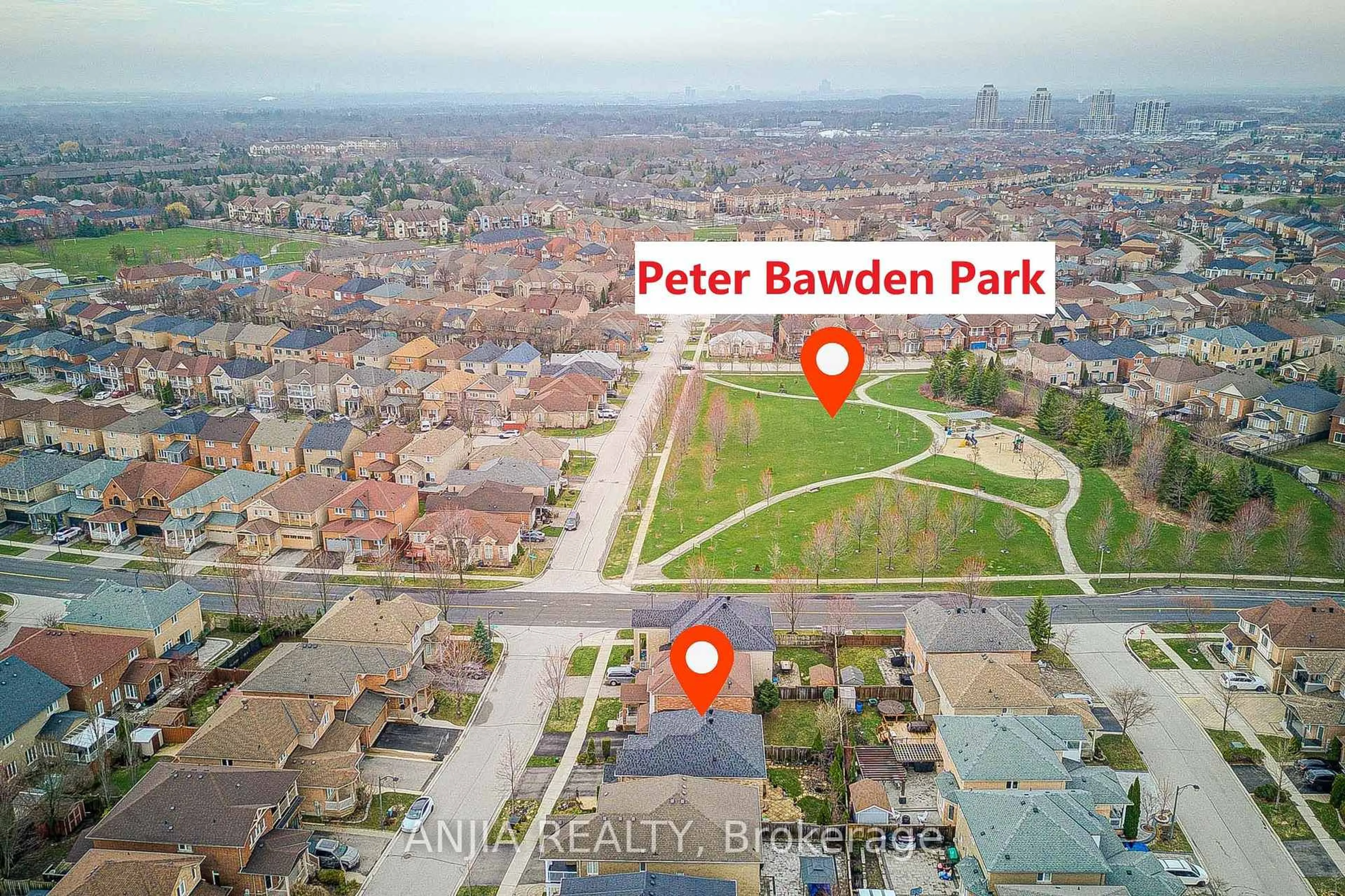 A pic from outside/outdoor area/front of a property/back of a property/a pic from drone, street for 6 Linsmary Crt, Markham Ontario L6E 1L2