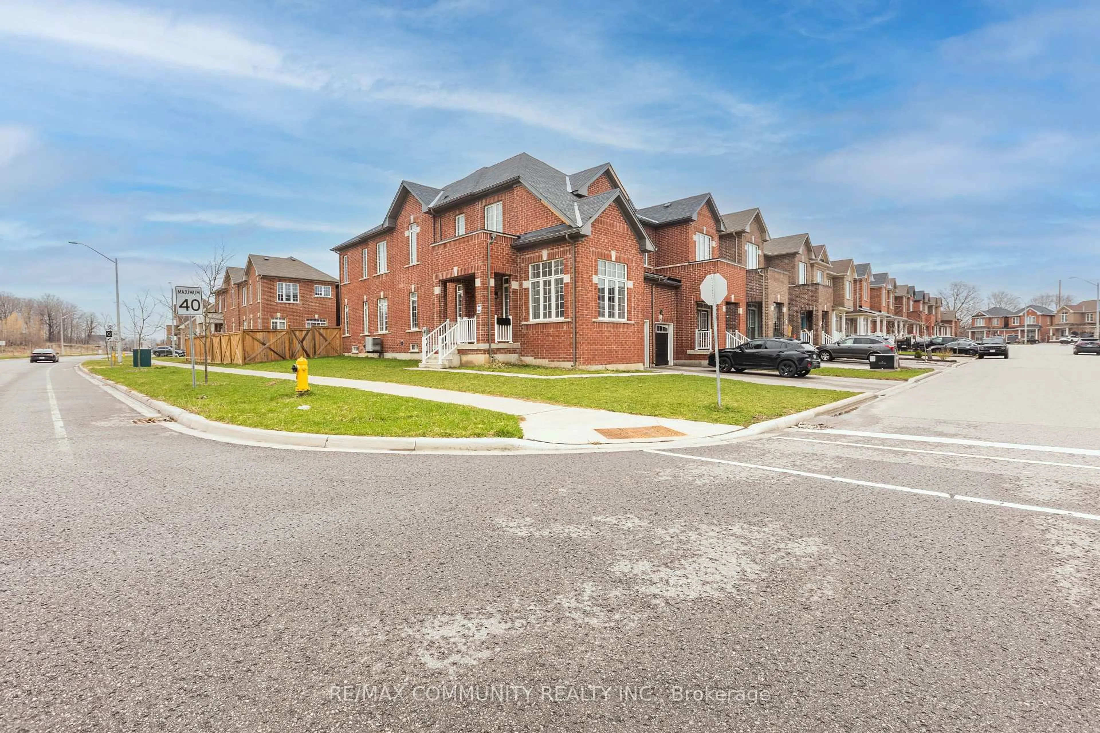 A pic from outside/outdoor area/front of a property/back of a property/a pic from drone, street for 2 Titan Tr, Markham Ontario L3S 0E2