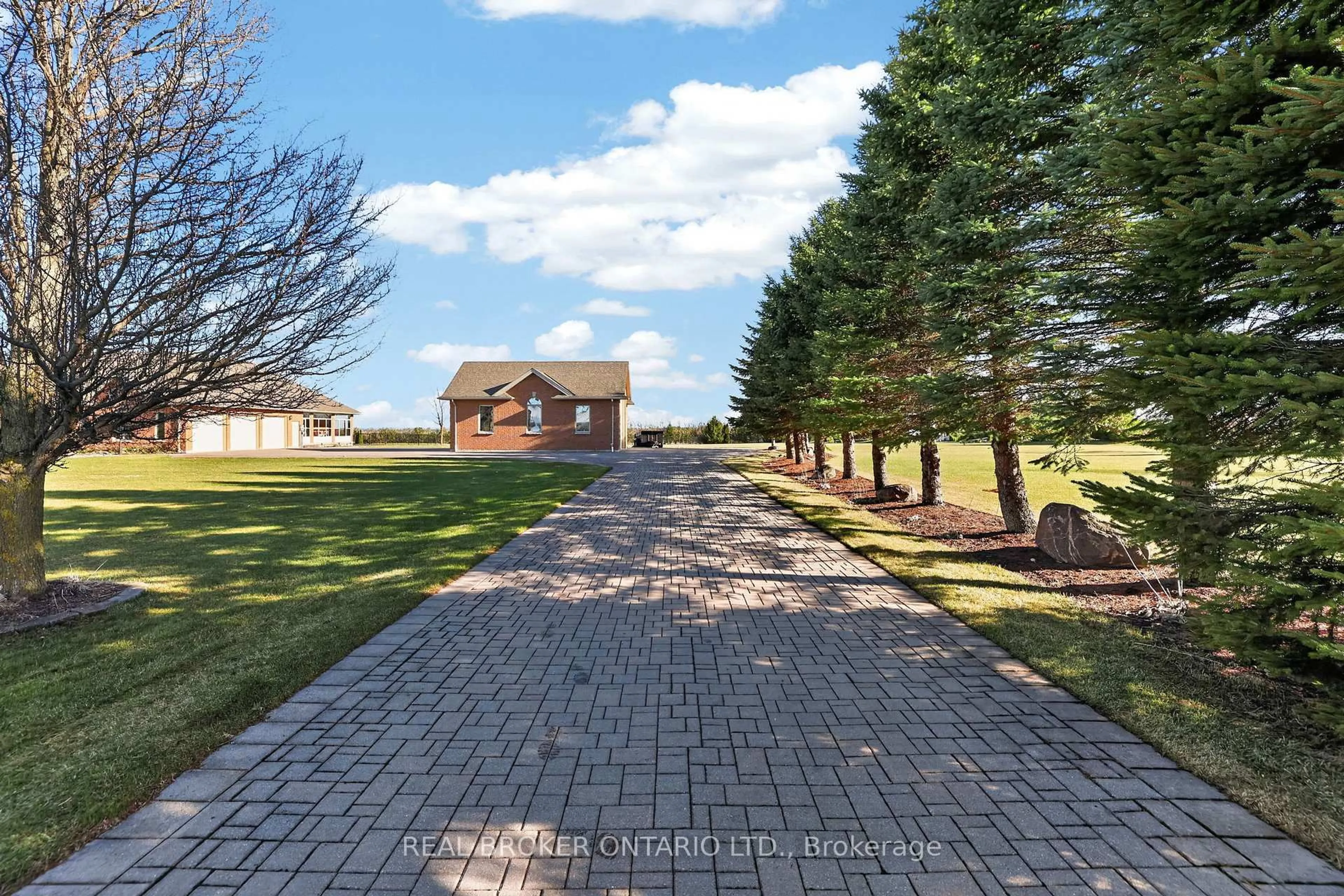 A pic from outside/outdoor area/front of a property/back of a property/a pic from drone, street for 3421 Cole Rd, East Gwillimbury Ontario L0G 1R0