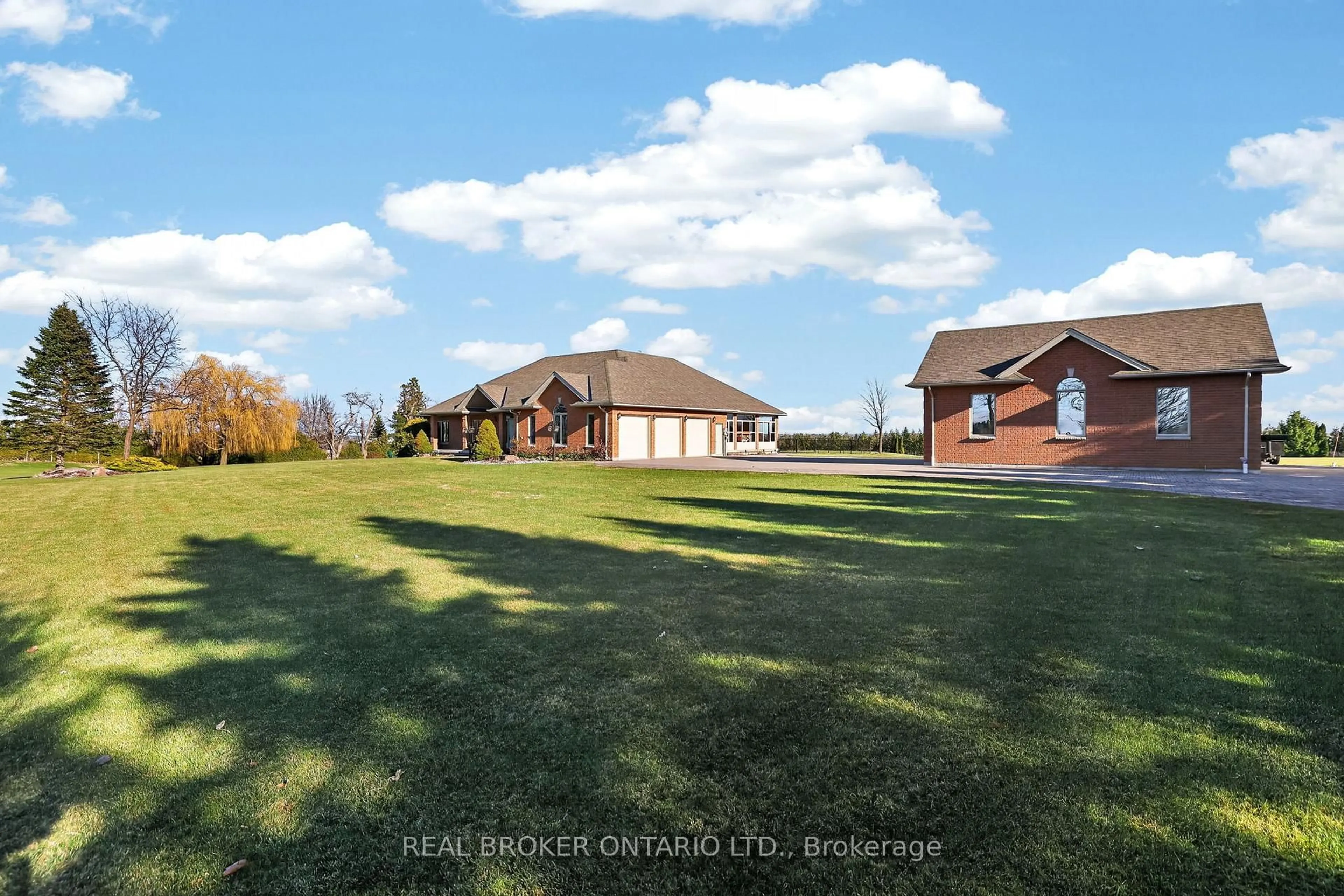 A pic from outside/outdoor area/front of a property/back of a property/a pic from drone, water/lake/river/ocean view for 3421 Cole Rd, East Gwillimbury Ontario L0G 1R0