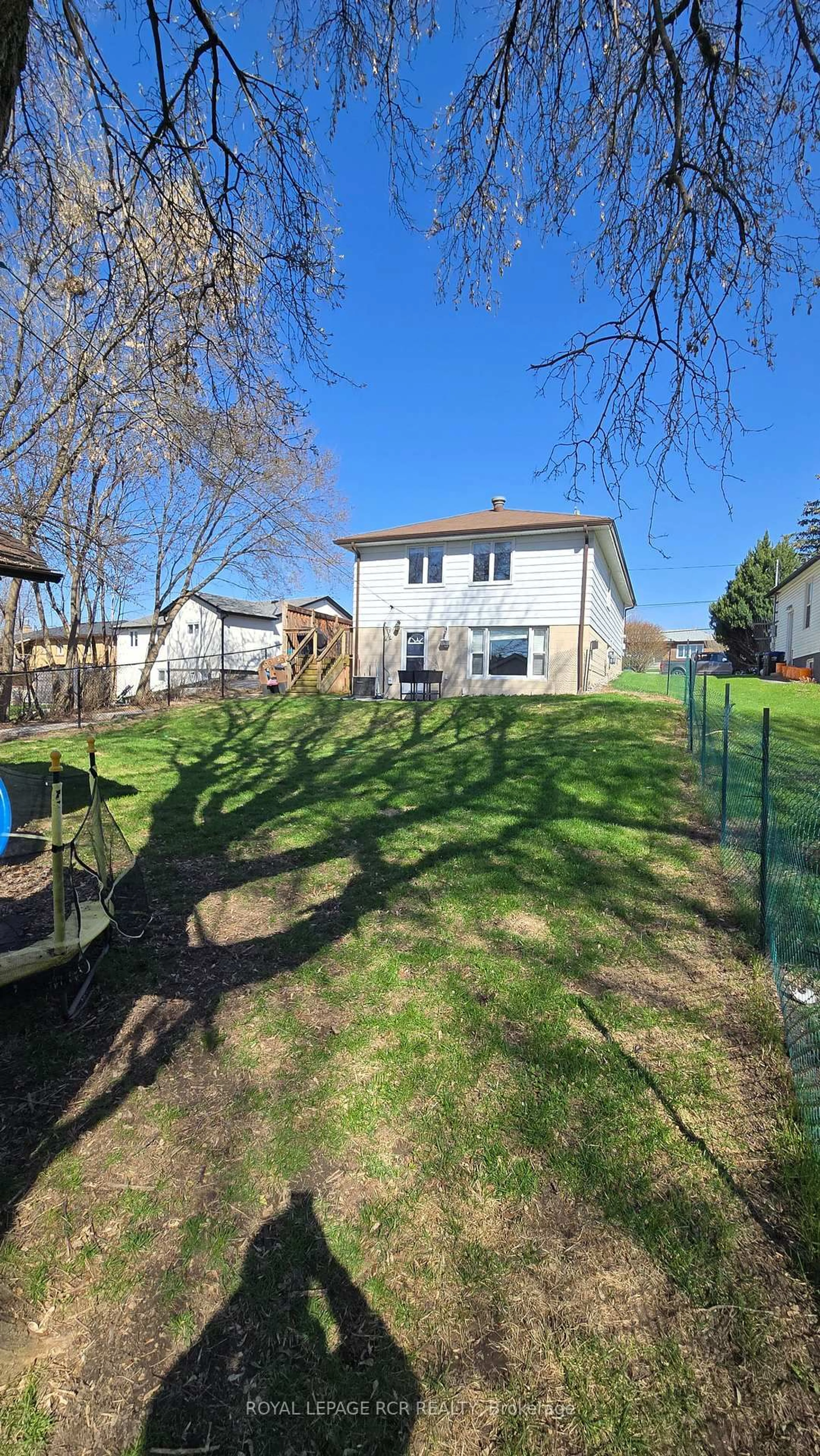 A pic from outside/outdoor area/front of a property/back of a property/a pic from drone, water/lake/river/ocean view for 254 Simcoe Rd, Bradford West Gwillimbury Ontario L3Z 1Y9