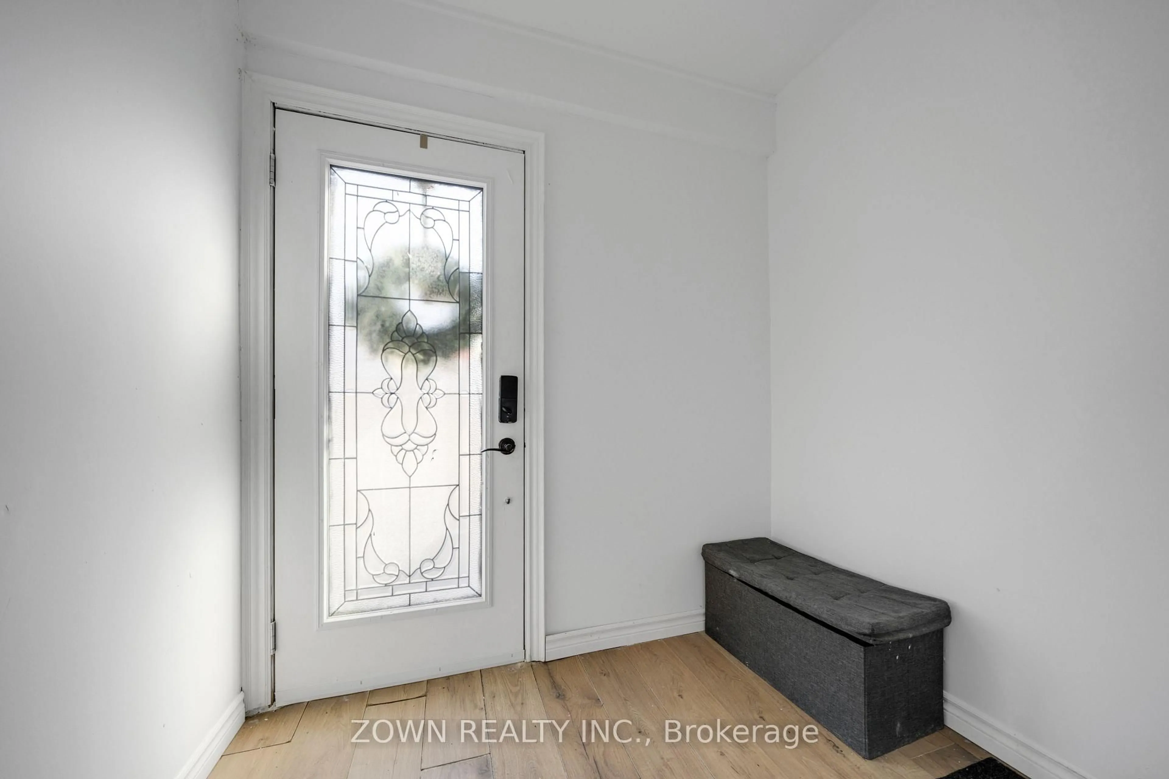 Indoor entryway for 8312 Kipling Ave, Vaughan Ontario L4L 2A8