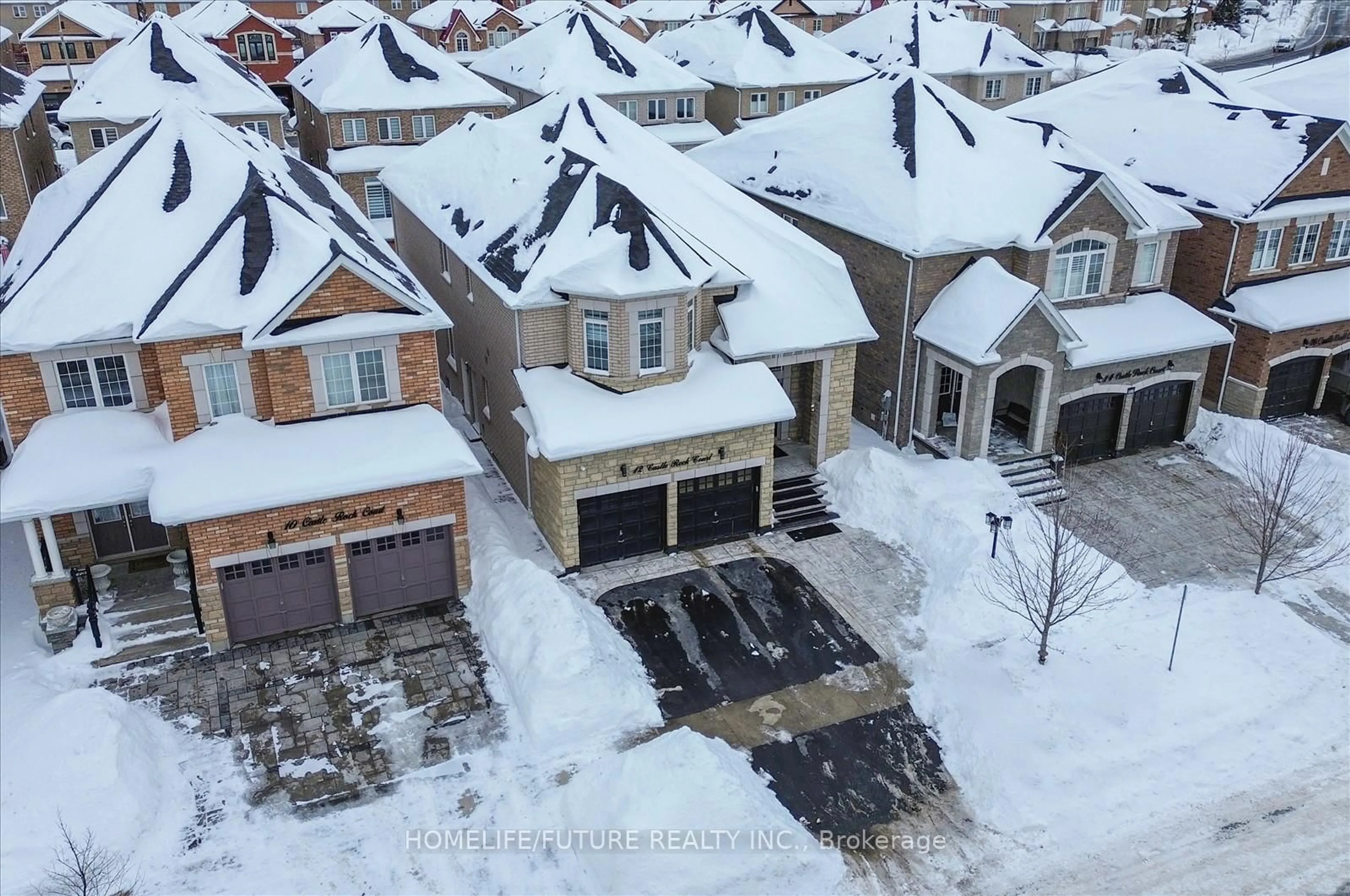 A pic from outside/outdoor area/front of a property/back of a property/a pic from drone, street for 12 Castle Rock Crt, Markham Ontario L3S 0C8
