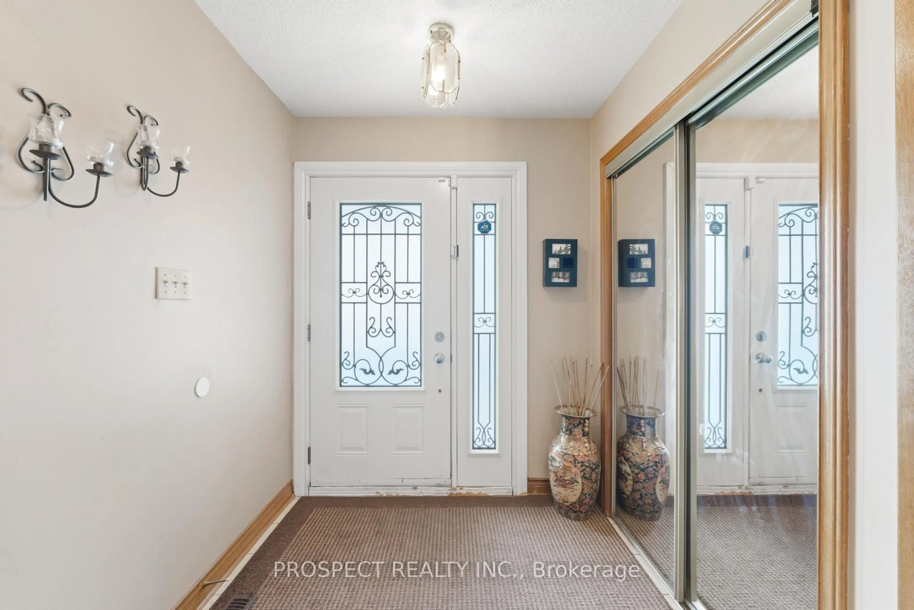 Indoor entryway for 8435 Martin Grove Rd, Vaughan Ontario L4L 6G4