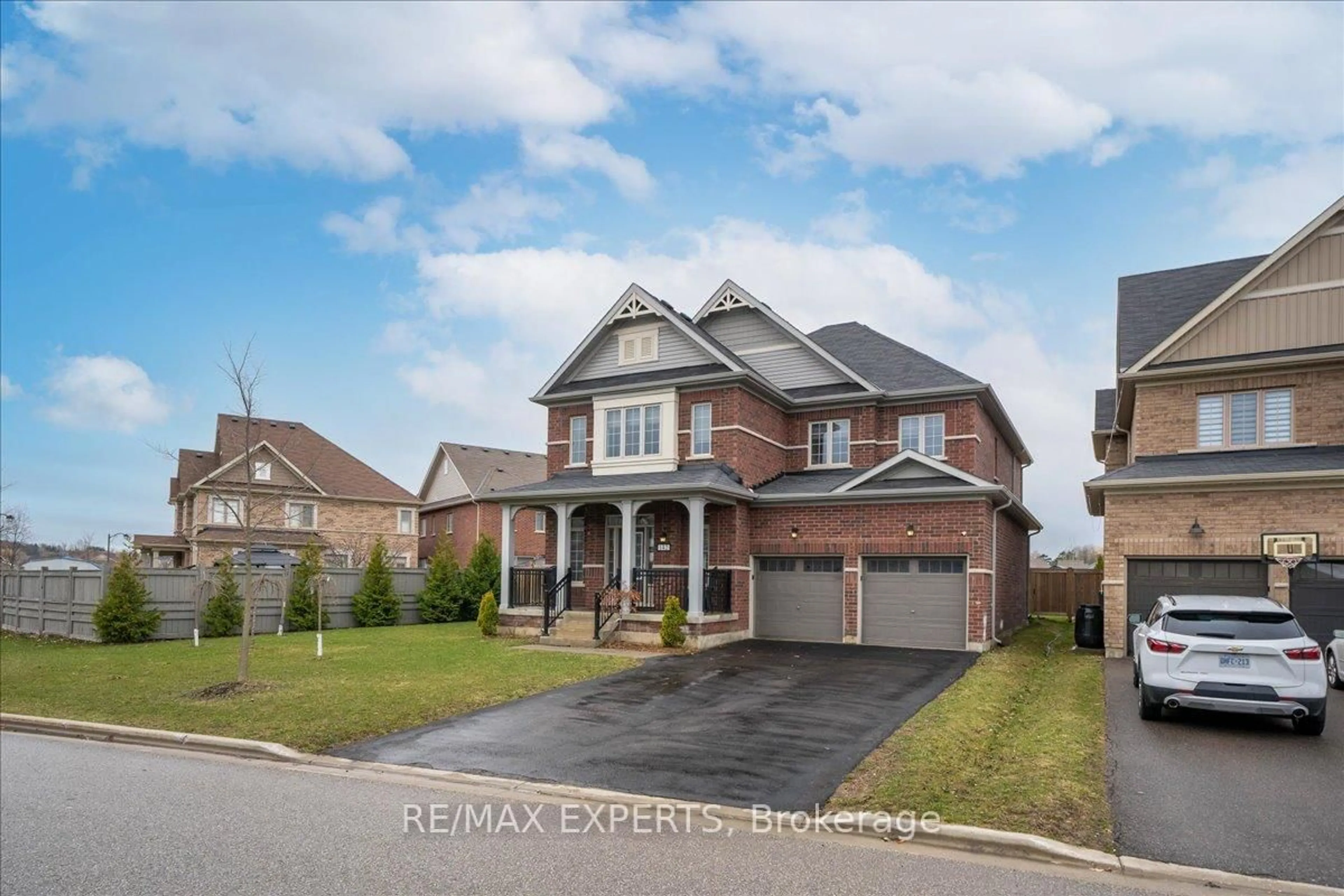 Home with brick exterior material, street for 142 Martin Tr, New Tecumseth Ontario L0G 1W0