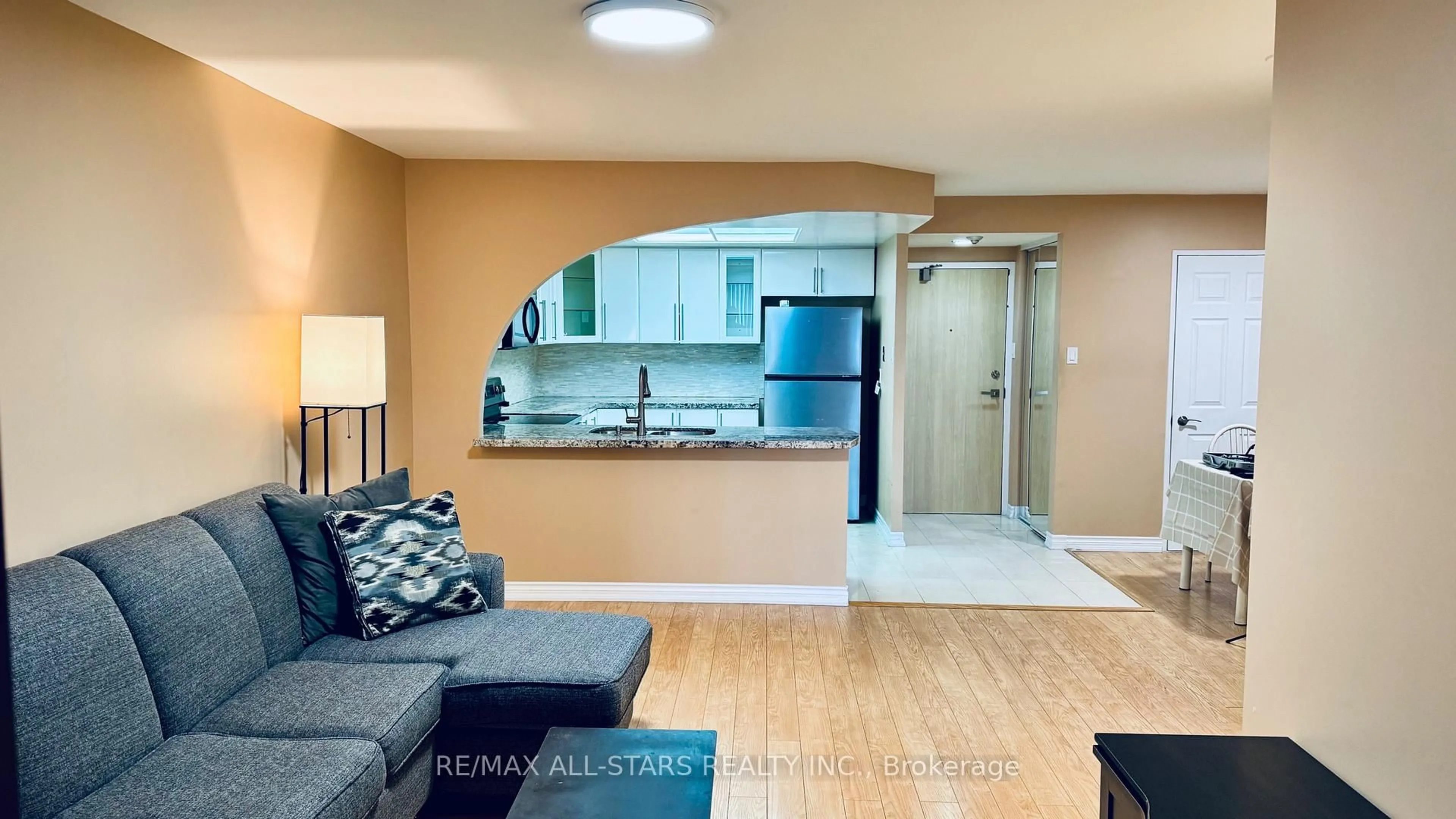 Open concept kitchen, unknown for 7601 Bathurst St #402, Vaughan Ontario L4J 4H5