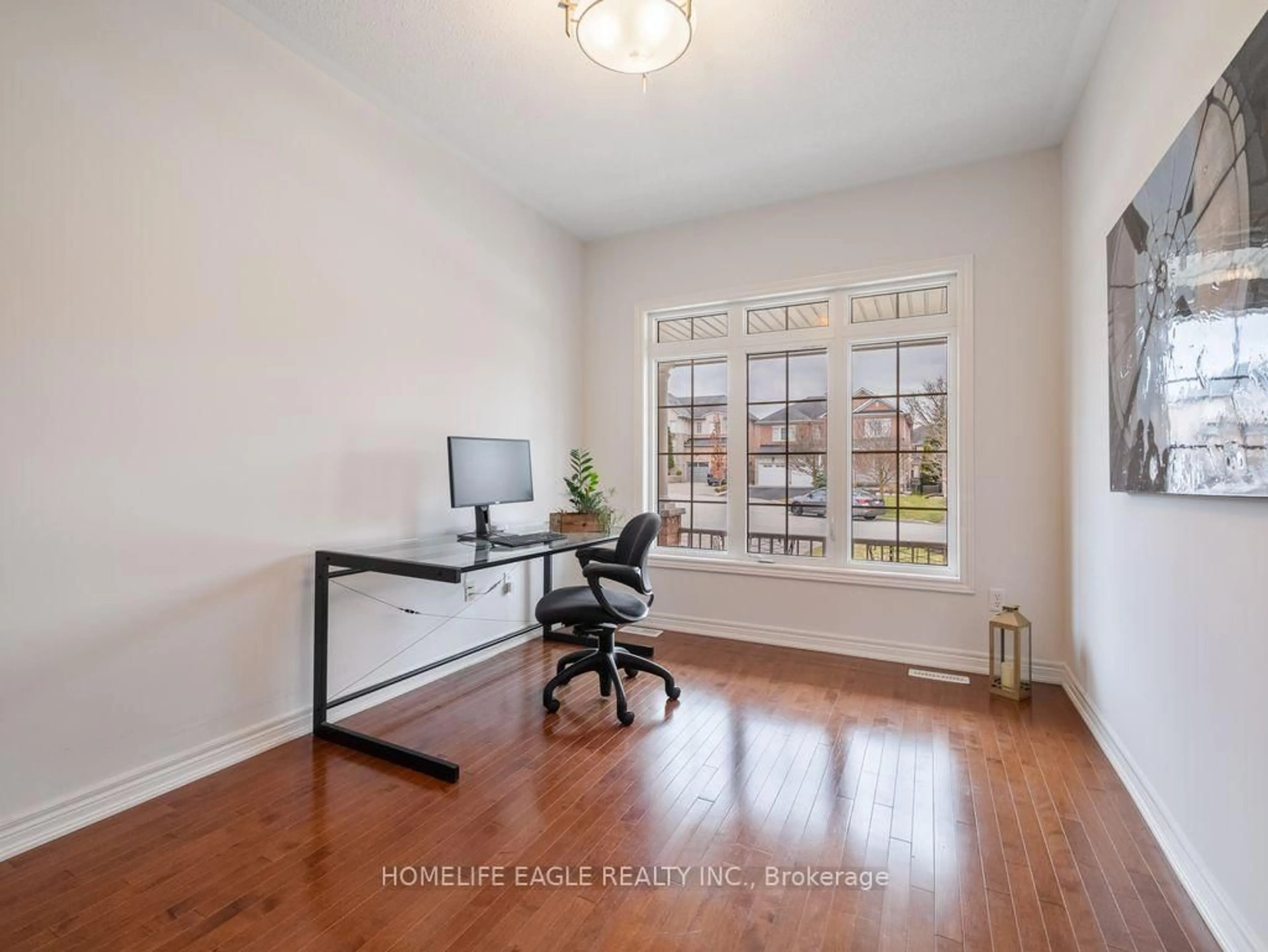 A pic of a room for 10 Fields Crt, Aurora Ontario L4G 0J5