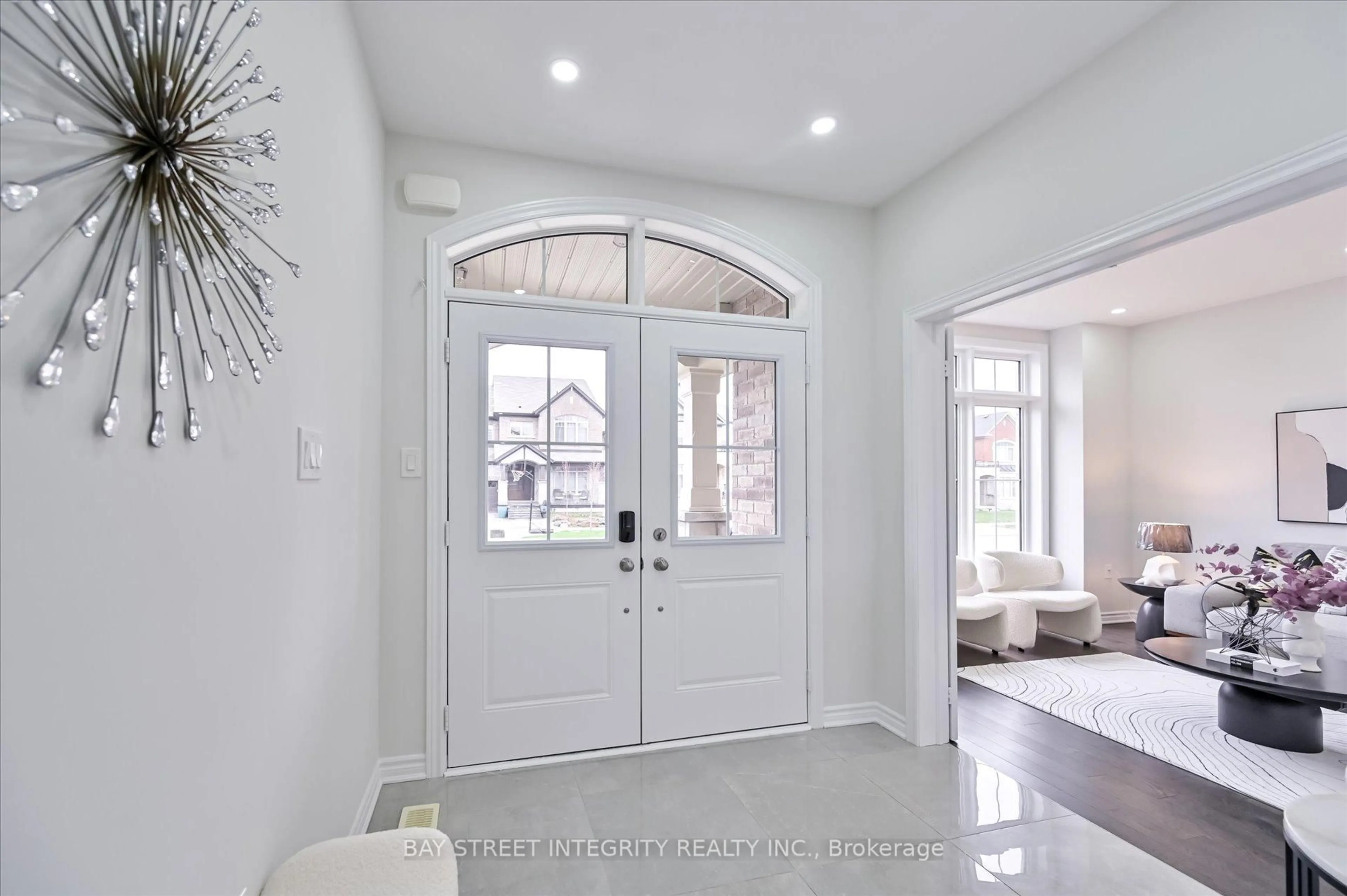 Indoor entryway for 1726 Emberton Way, Innisfil Ontario L9S 0A8