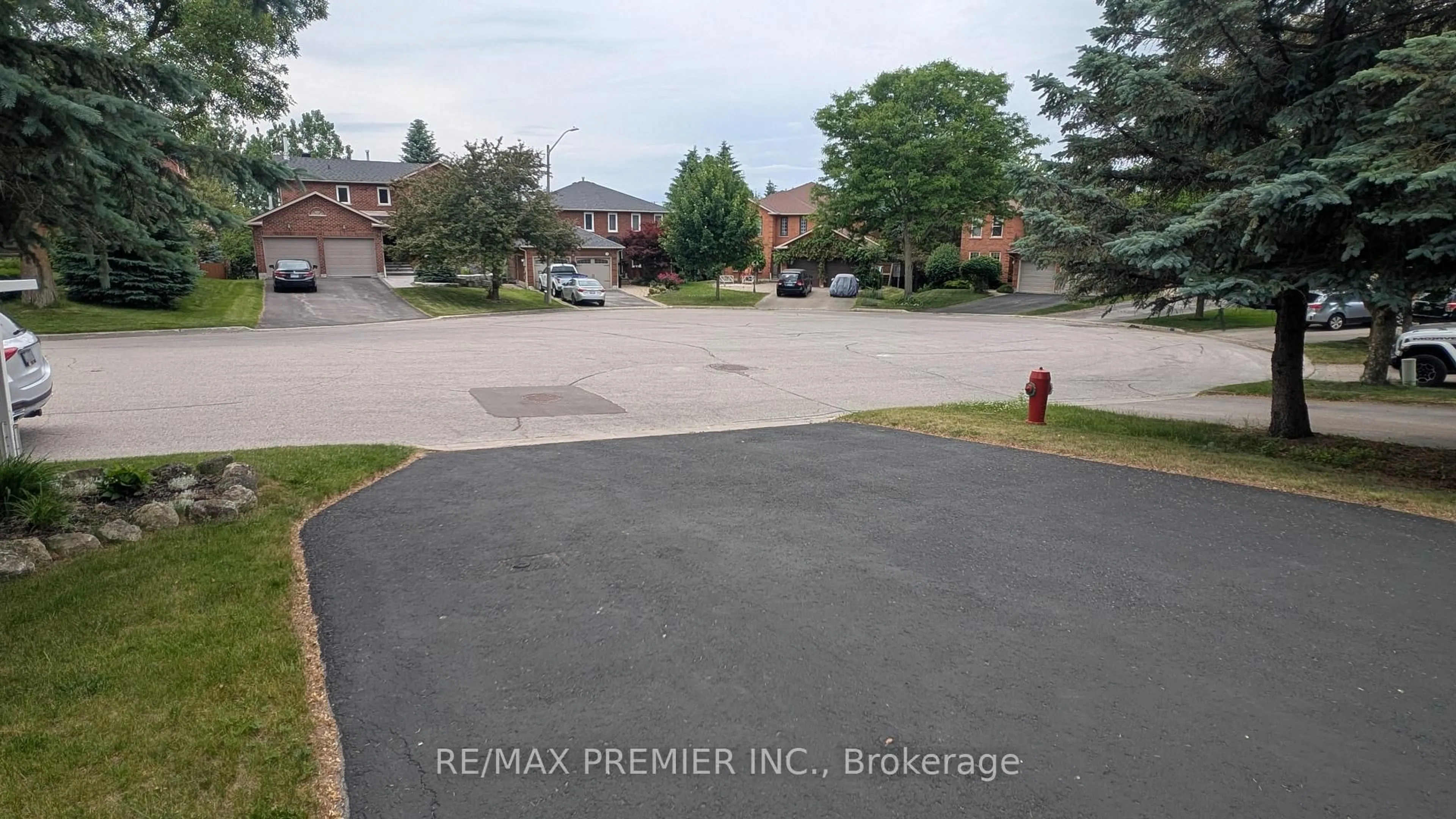 Unknown for 74 Attridge Dr, Aurora Ontario L4G 6J4