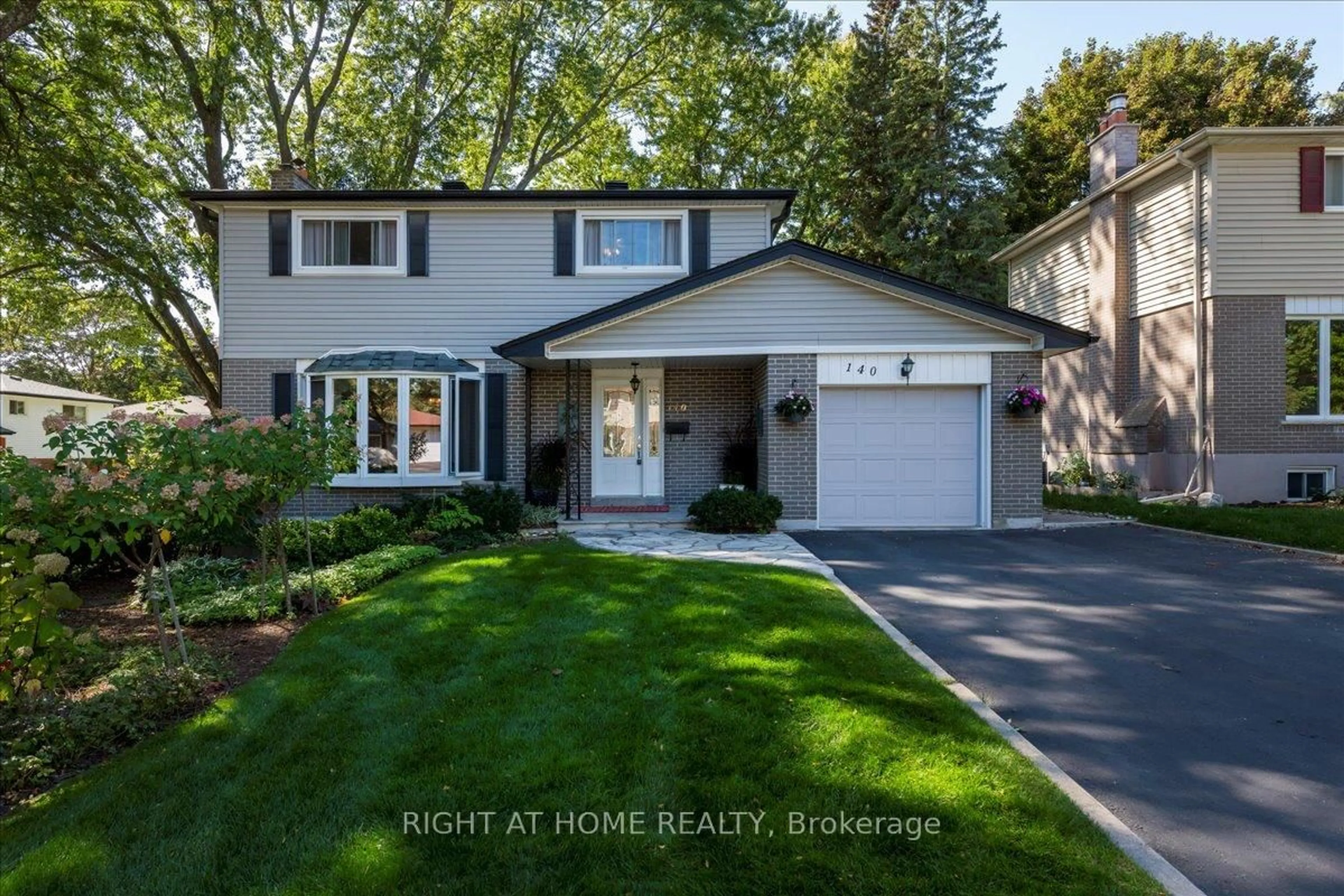 Home with vinyl exterior material, street for 140 Orsi Dr, Newmarket Ontario L3Y 3H6