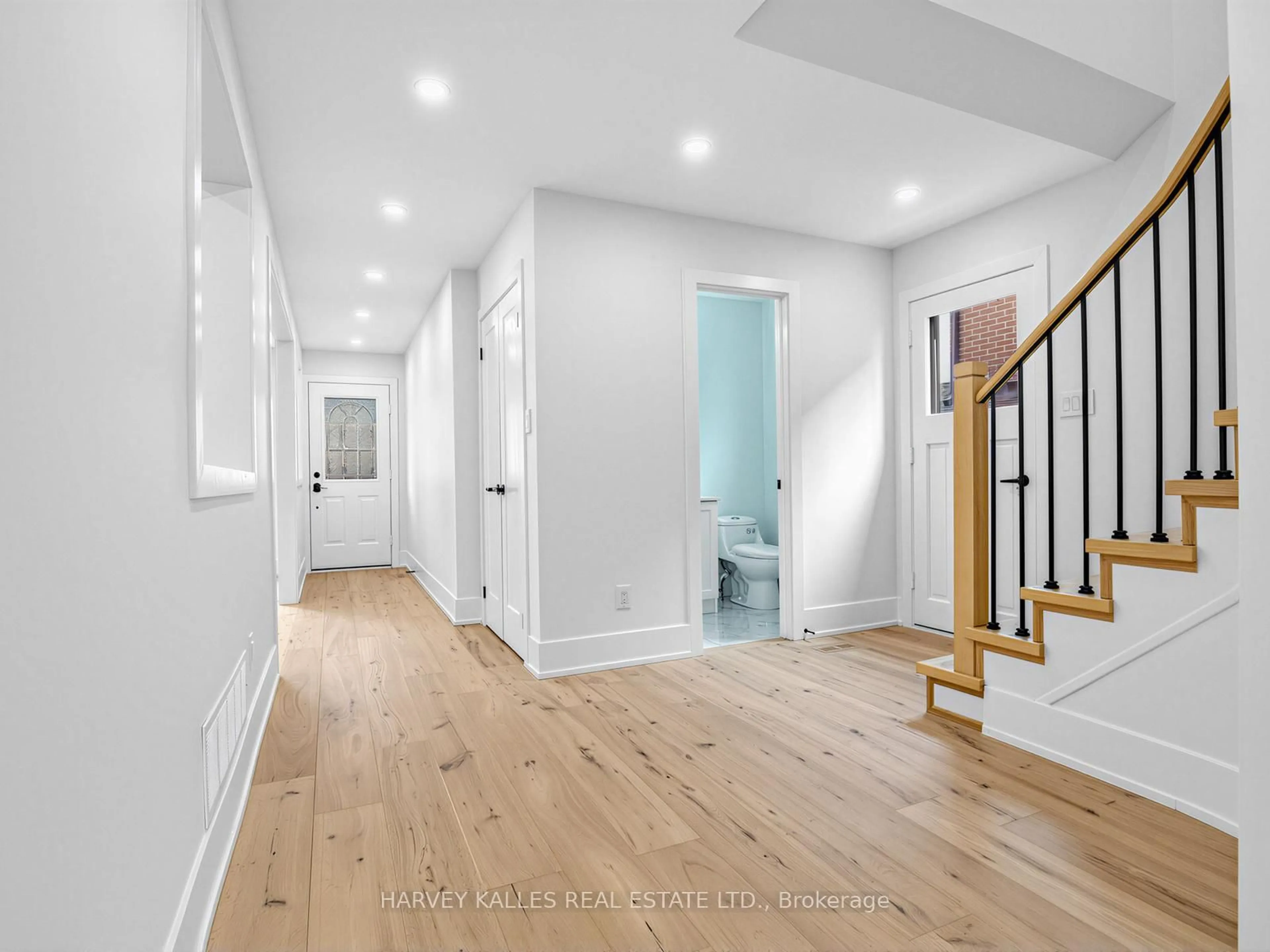 Indoor entryway for 29 Charnwood Pl, Markham Ontario L3T 5H2