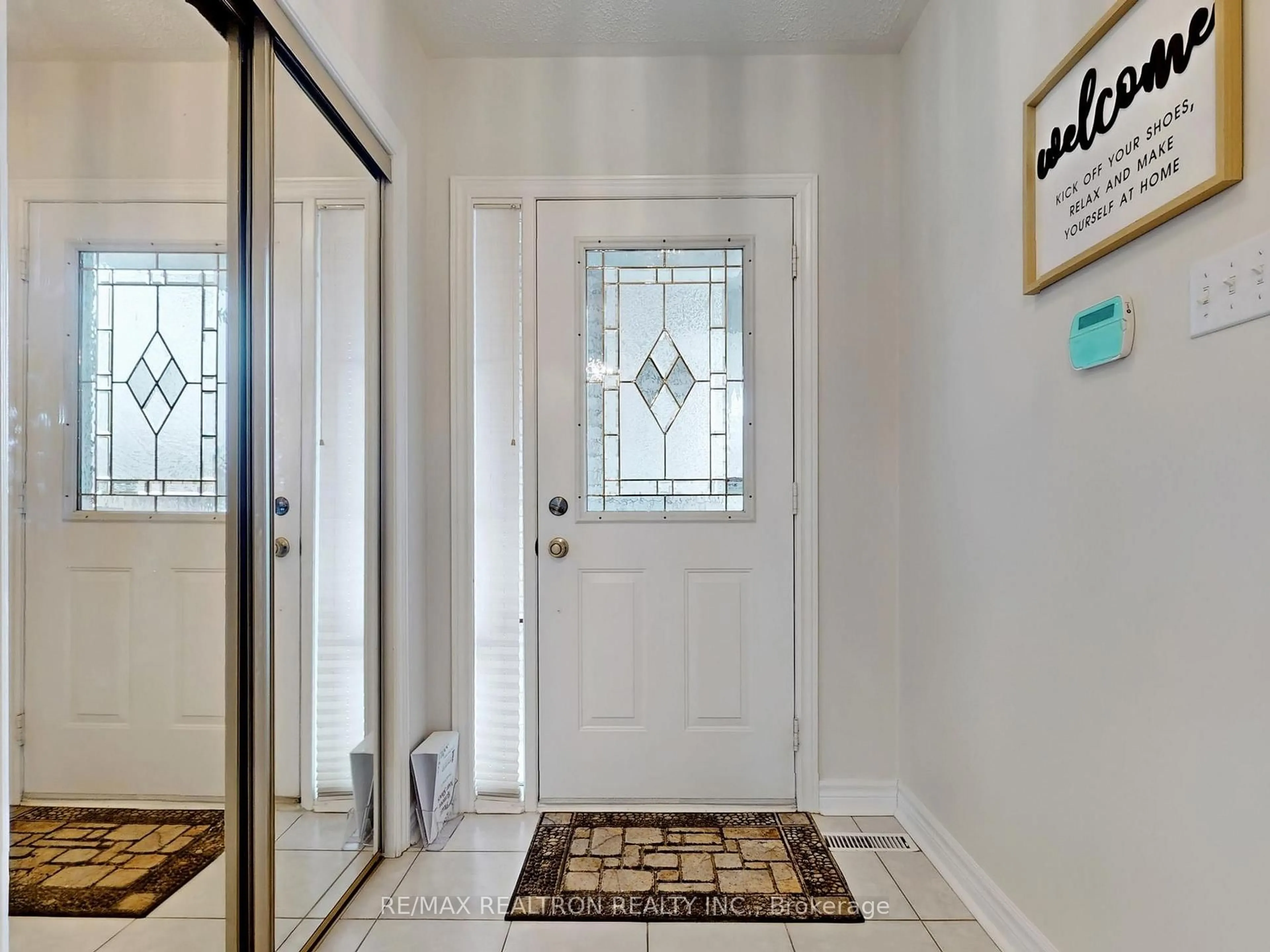 Indoor entryway for 102 Havelock Gate, Markham Ontario L3S 3P6