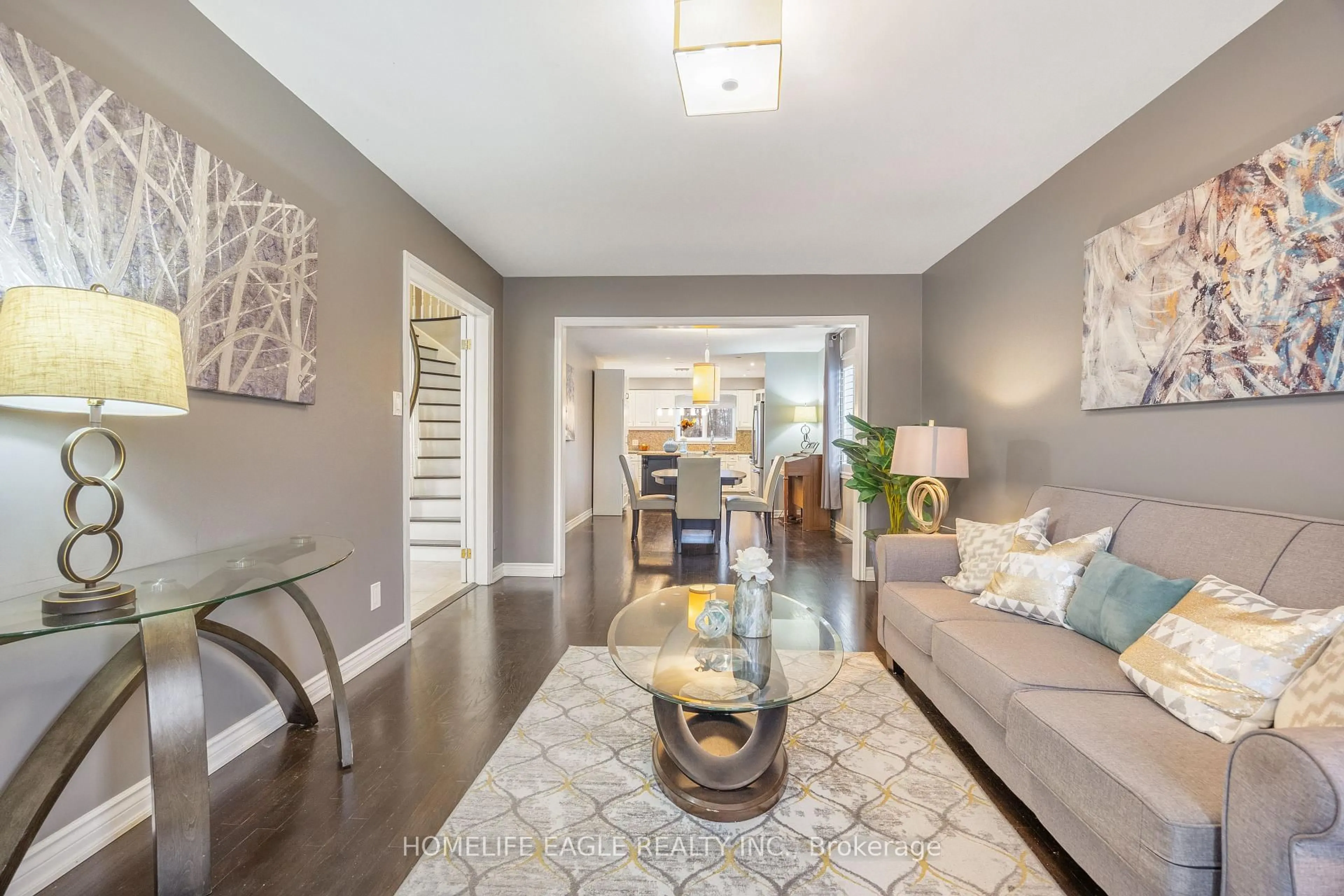 Indoor entryway for 20286 Yonge St, East Gwillimbury Ontario L9N 1B1