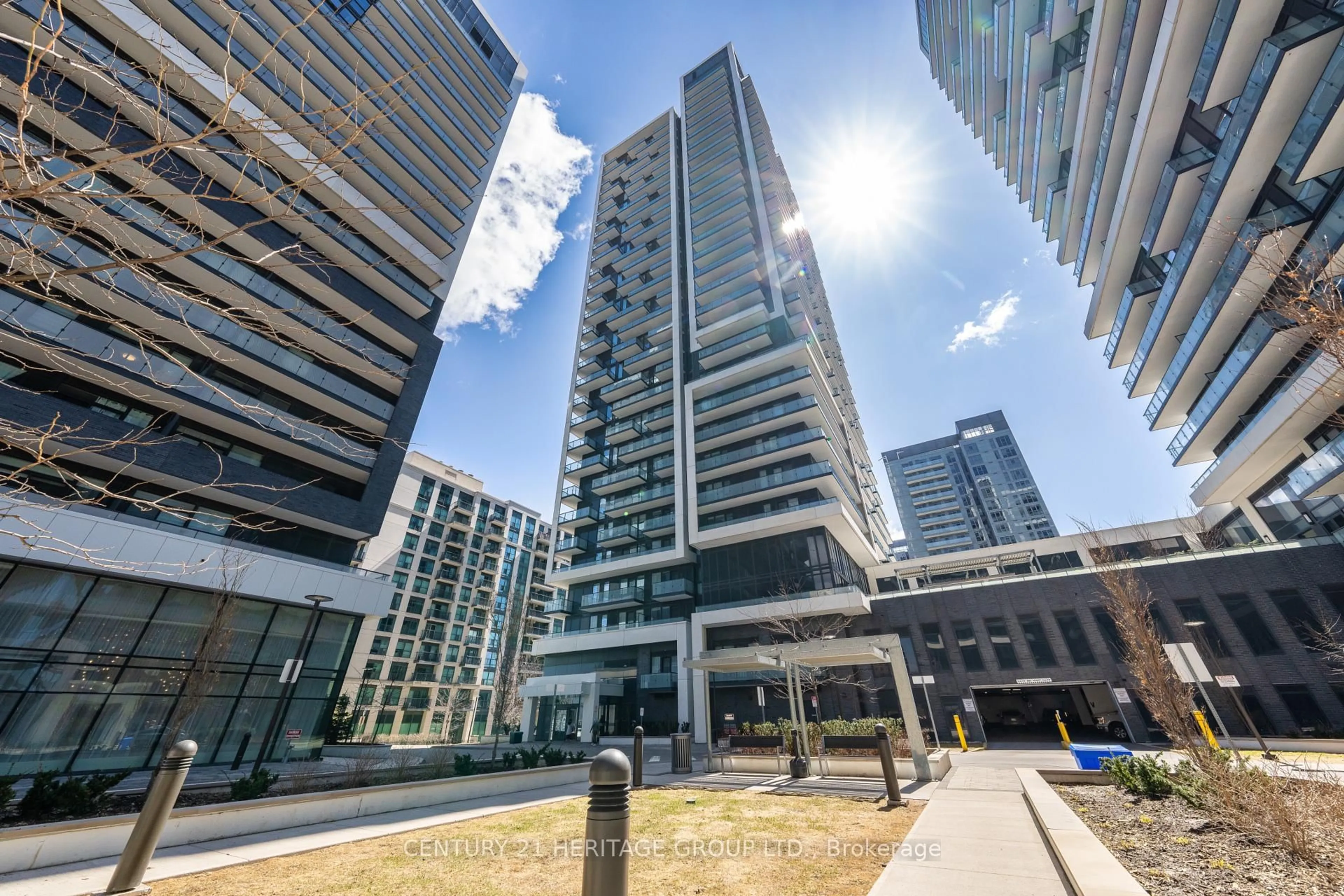 Indoor foyer for 105 Oneida Cres #802, Richmond Hill Ontario L4B 0H6