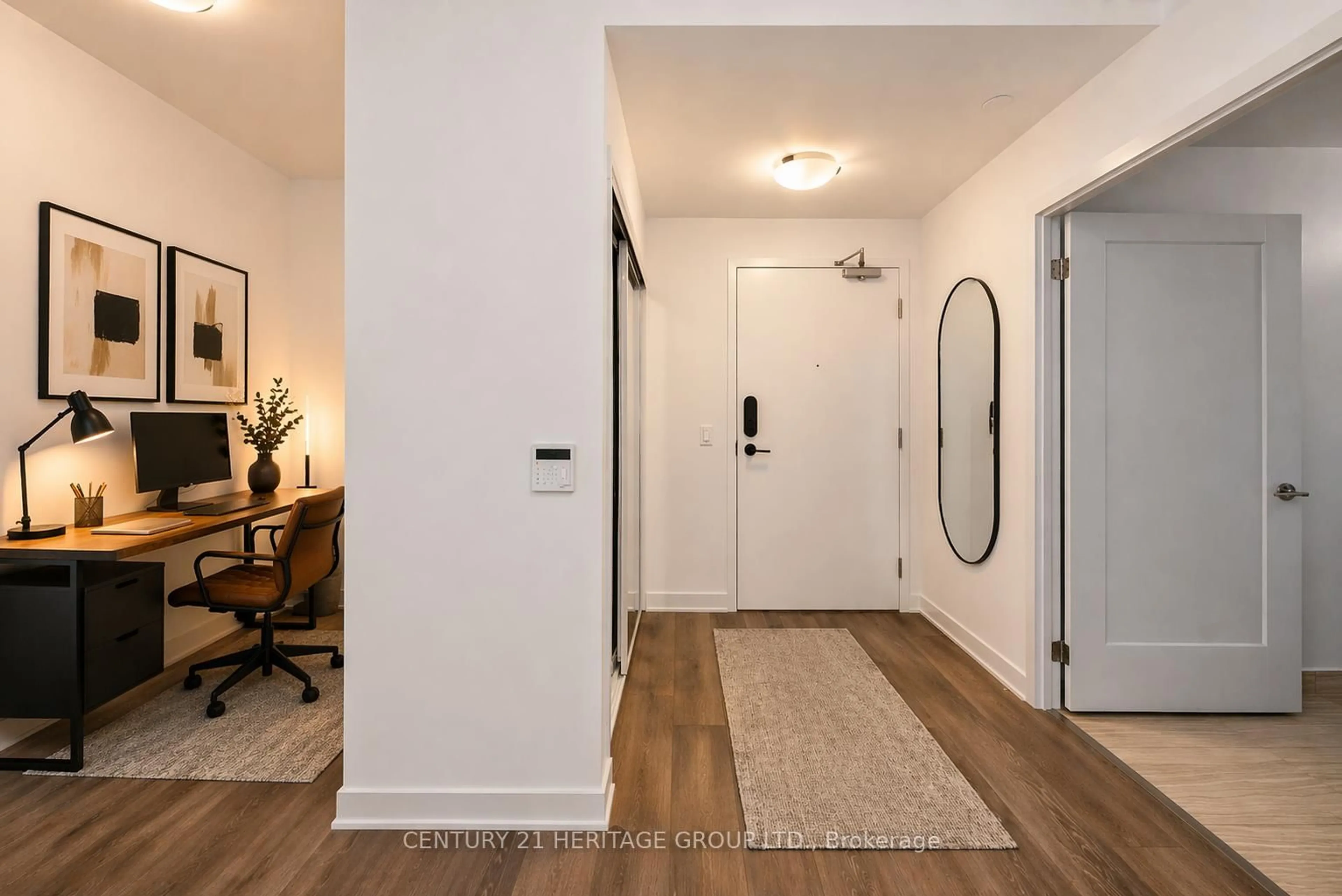 Indoor entryway for 105 Oneida Cres #802, Richmond Hill Ontario L4B 0H6