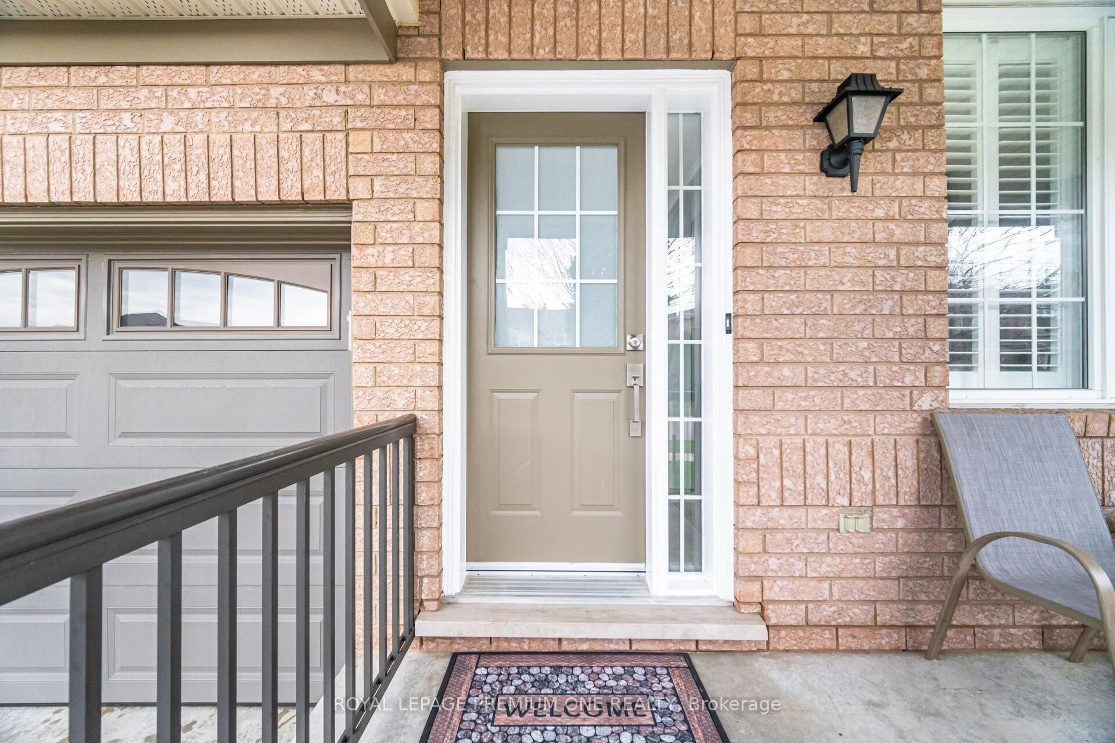 Indoor entryway for 21 Ocean Ave, Vaughan Ontario L6A 2X7