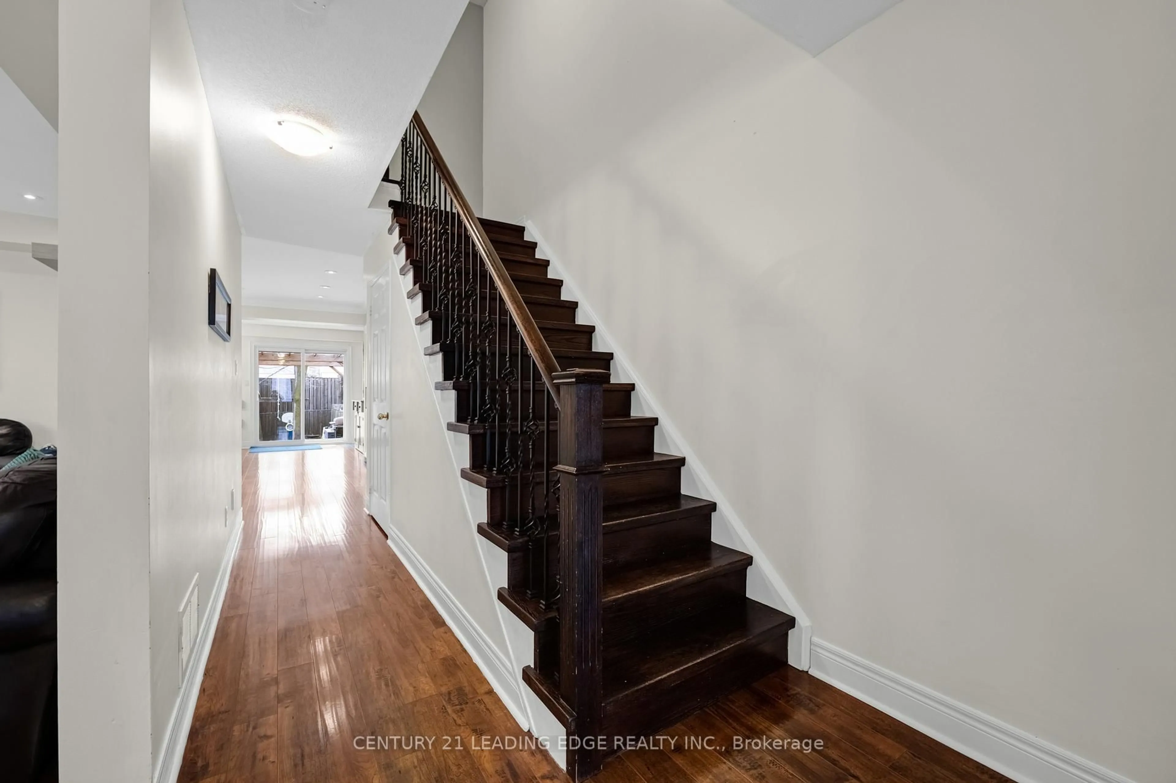 Stairs for 529 Pelletier Crt, Newmarket Ontario L3X 2N7