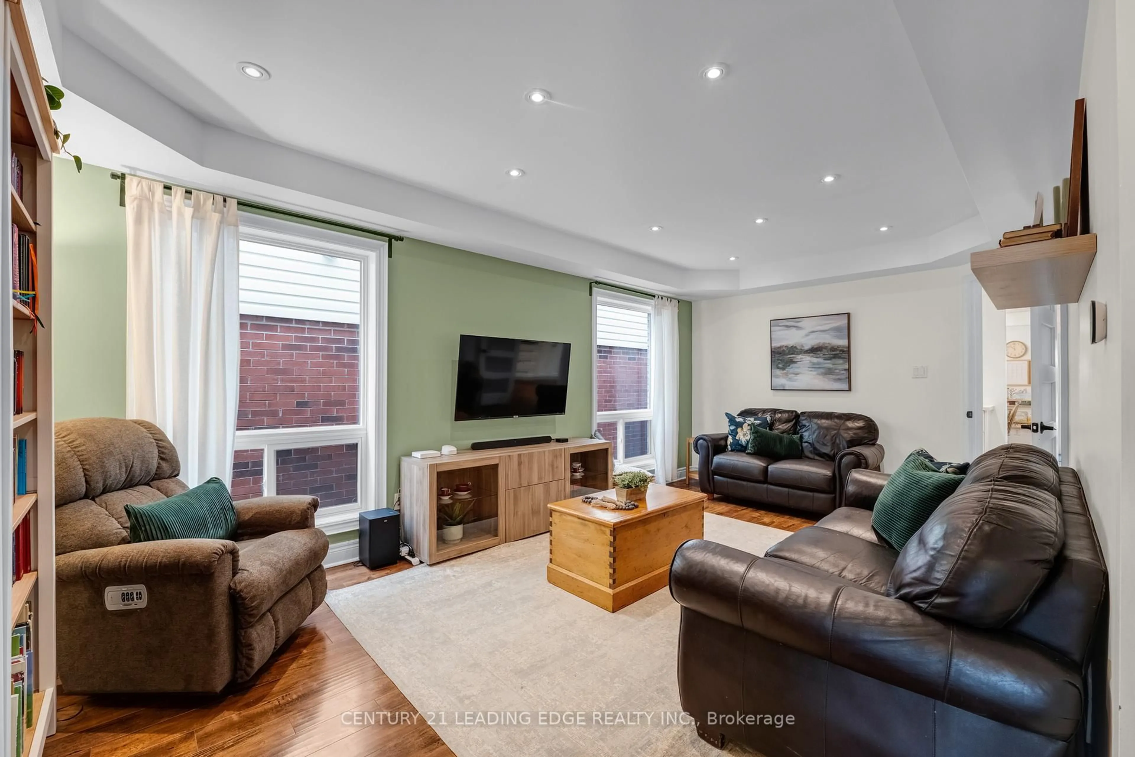 Living room with furniture, unknown for 529 Pelletier Crt, Newmarket Ontario L3X 2N7