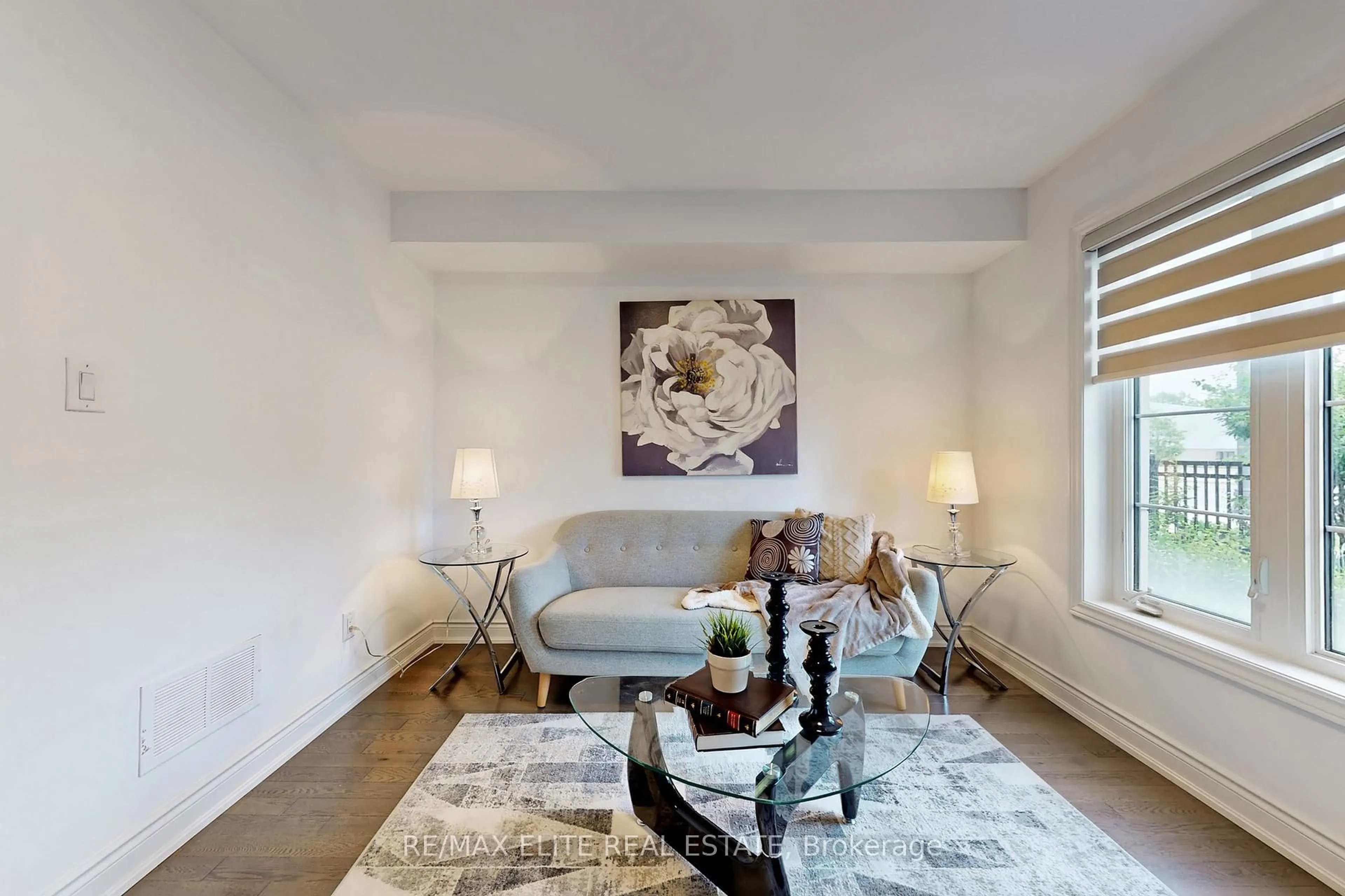 Living room with furniture, unknown for 4142 Highway 7 Rd, Markham Ontario L3R 0W9